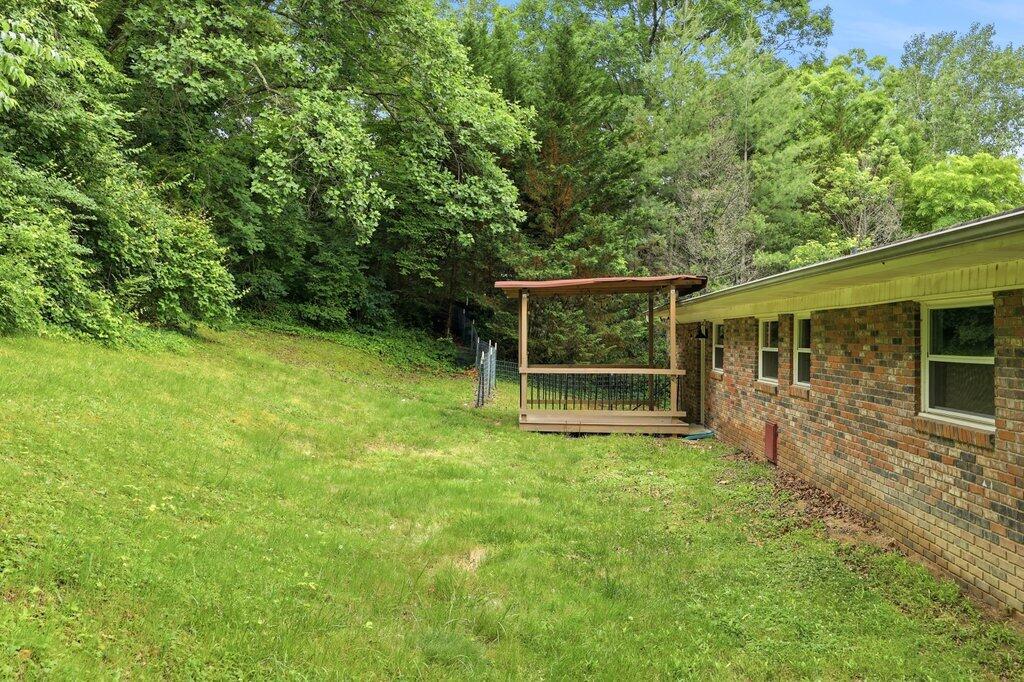 408 Lupton Drive Property Photo 35