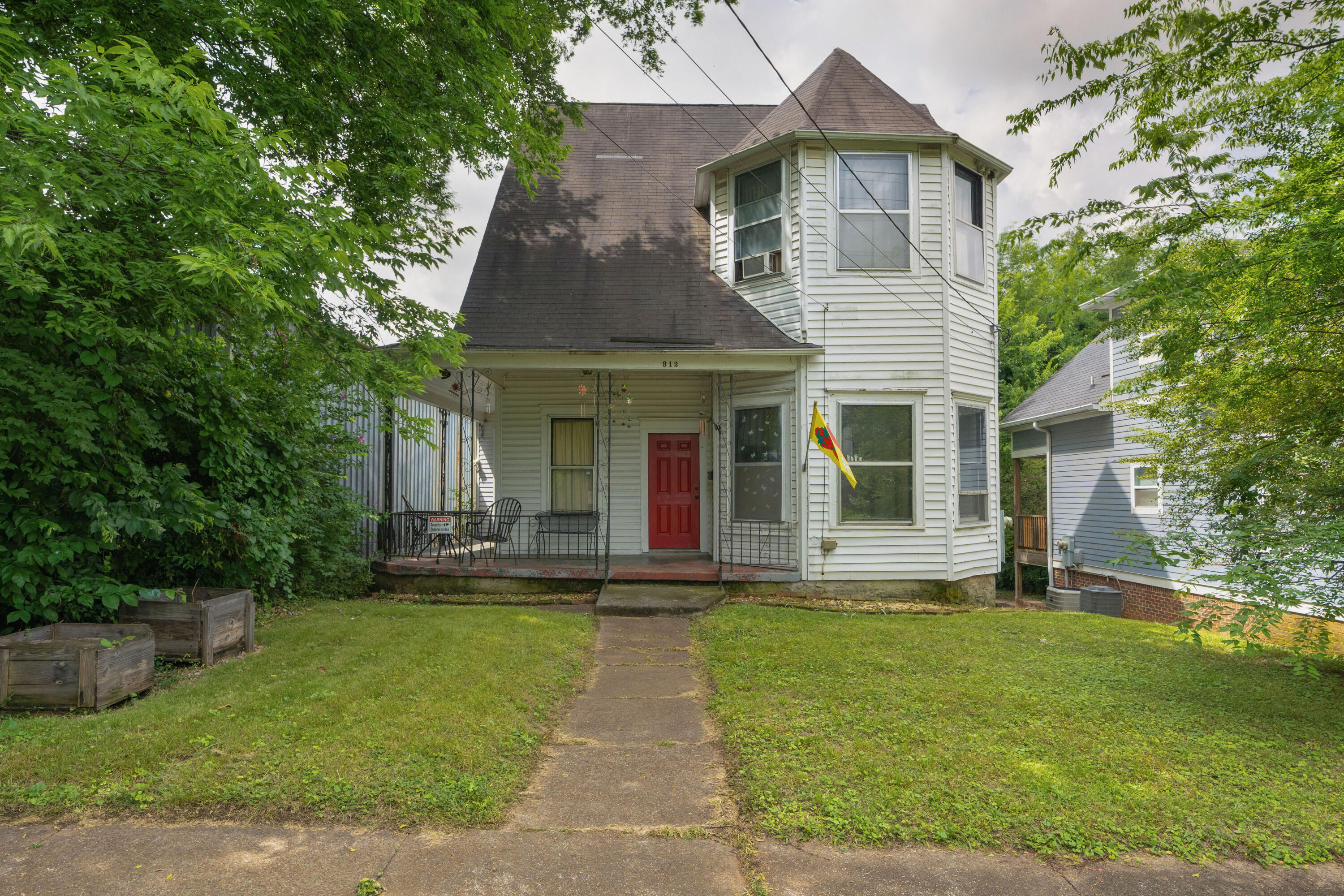 812 E 10th Street Property Photo 1