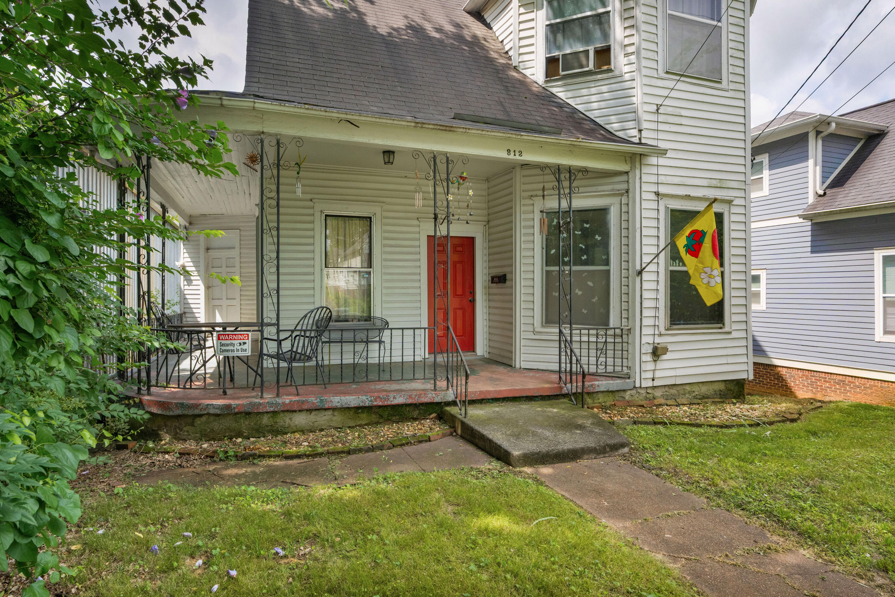 812 E 10th Street Property Photo 3