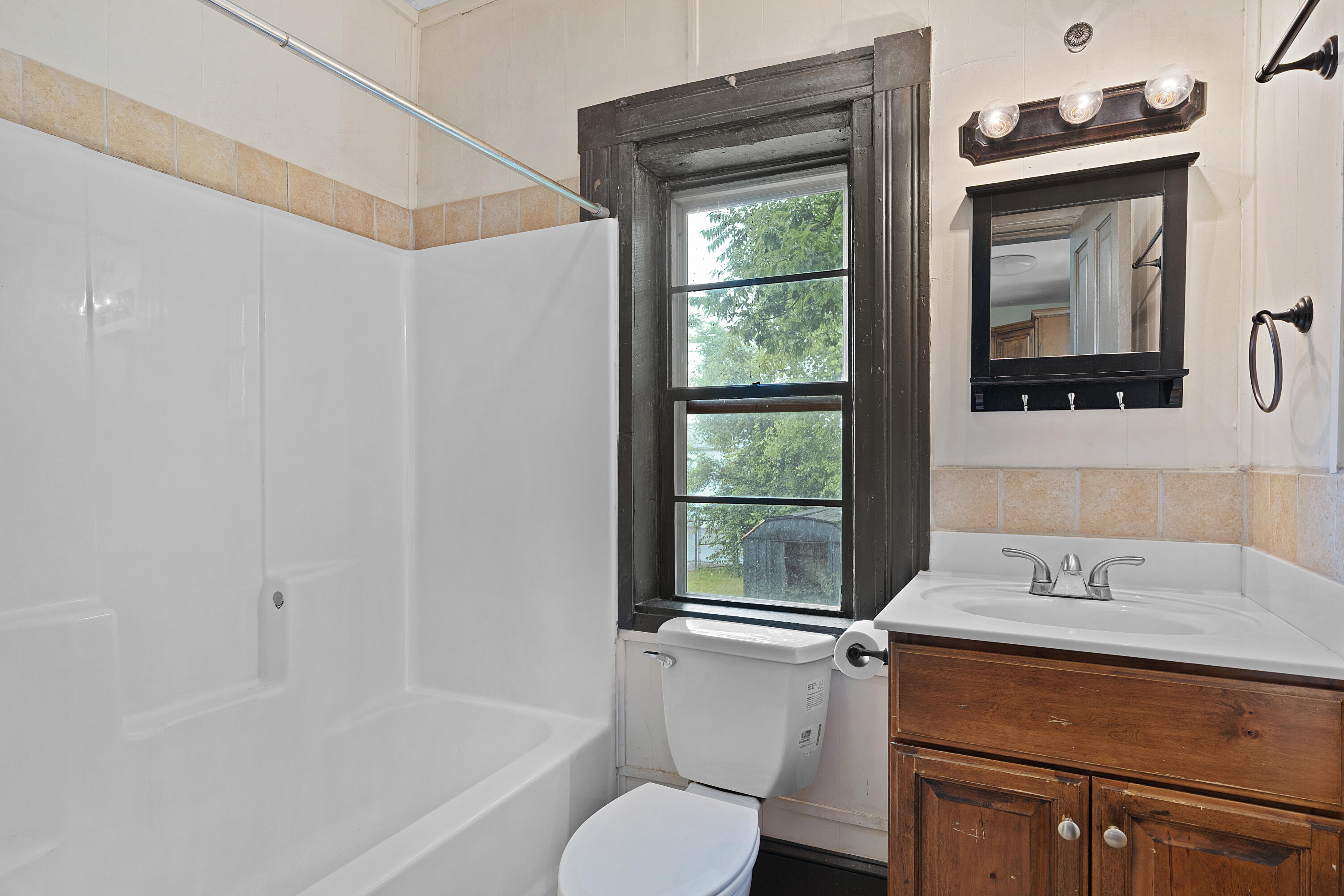 812 E 10th Street Property Photo 13