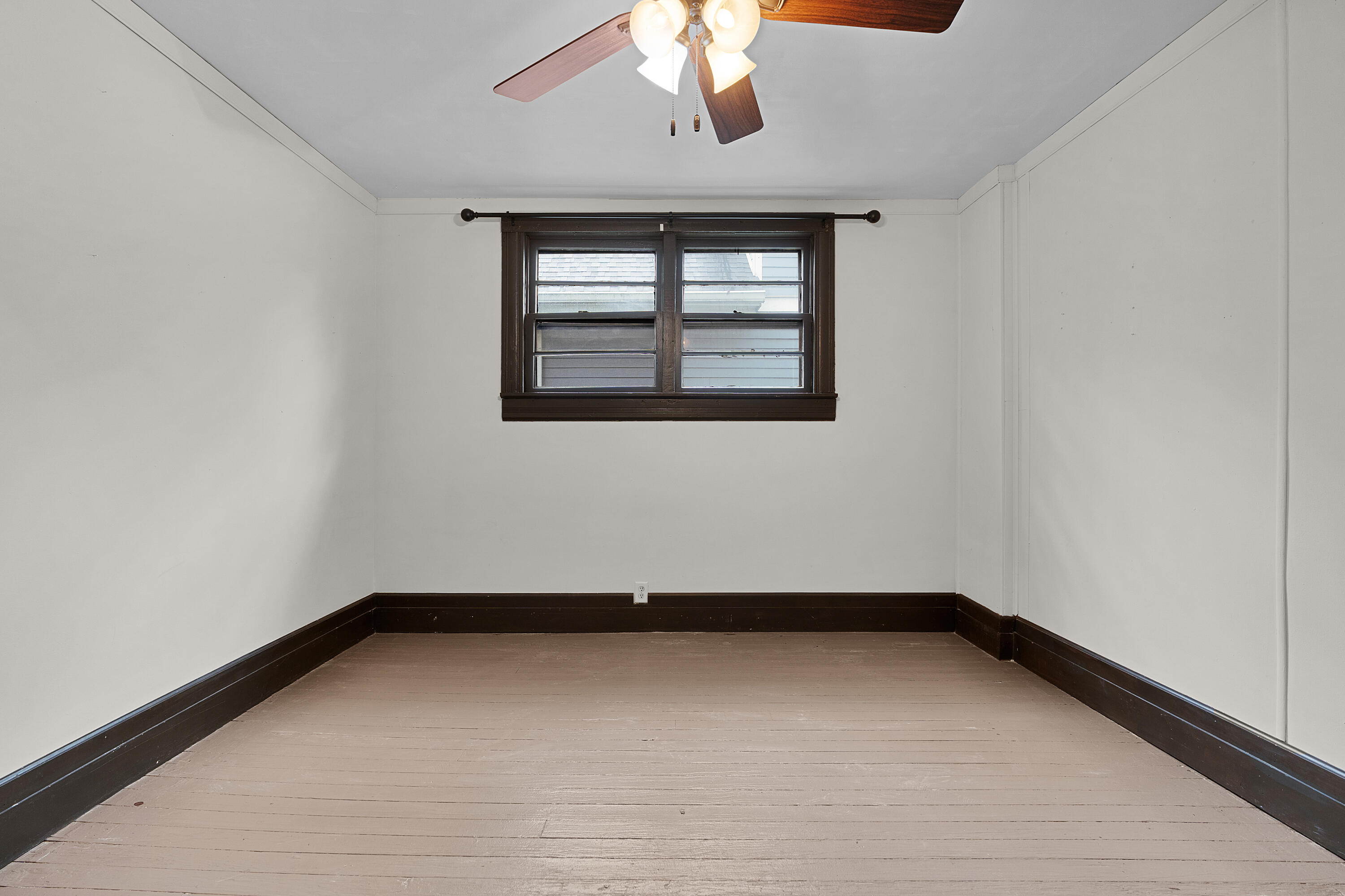 812 E 10th Street Property Photo 16