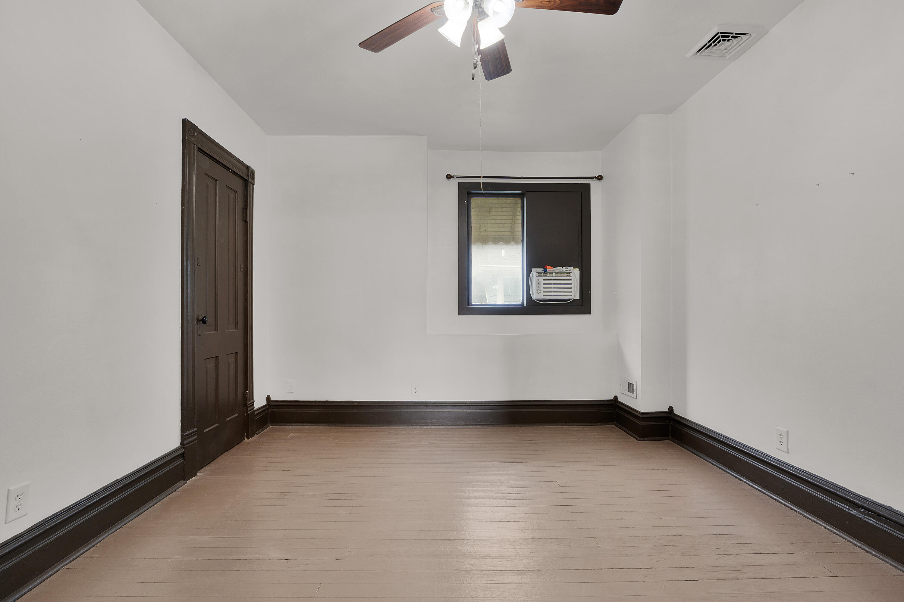 812 E 10th Street Property Photo 20