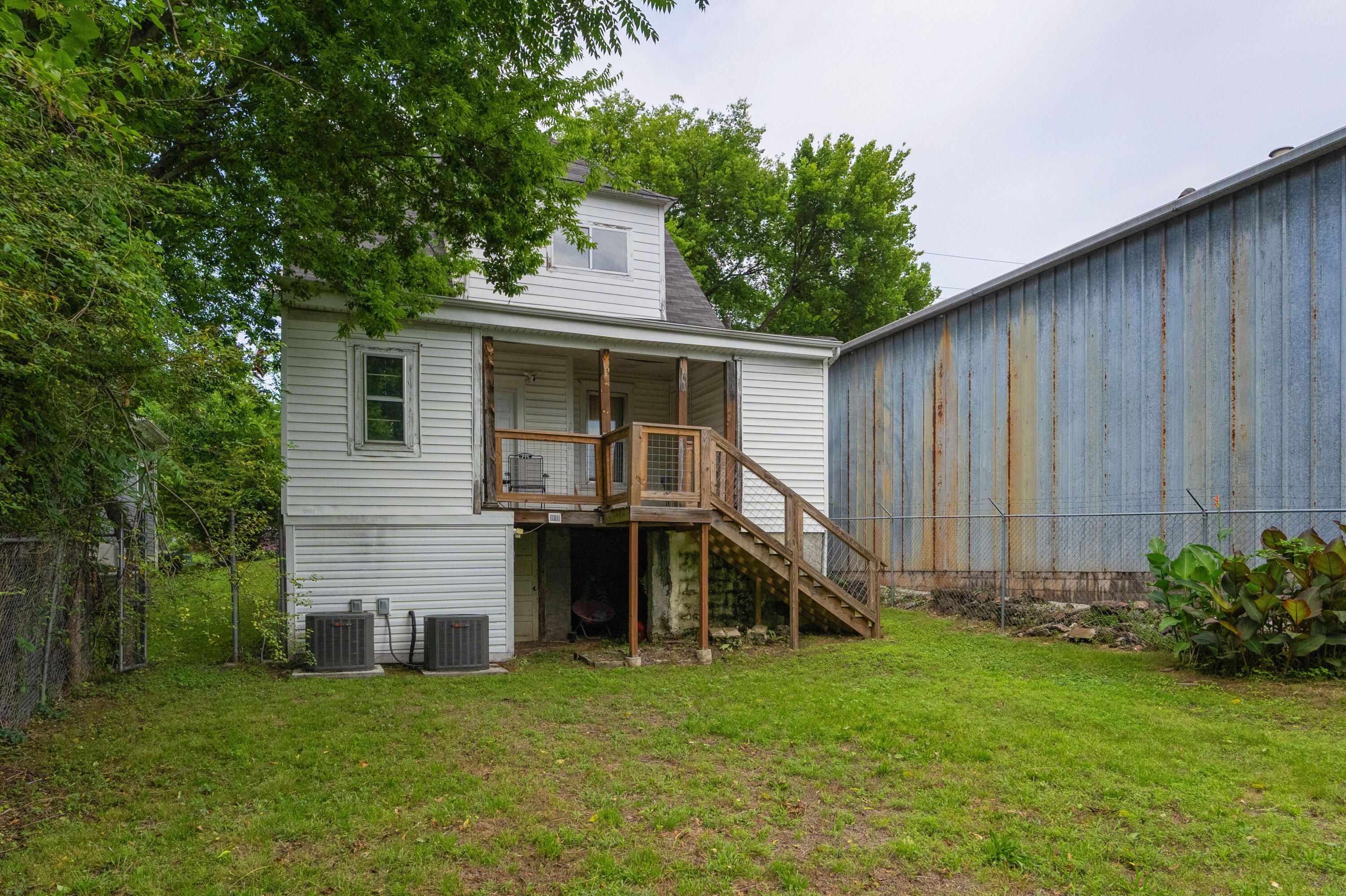 812 E 10th Street Property Photo 34