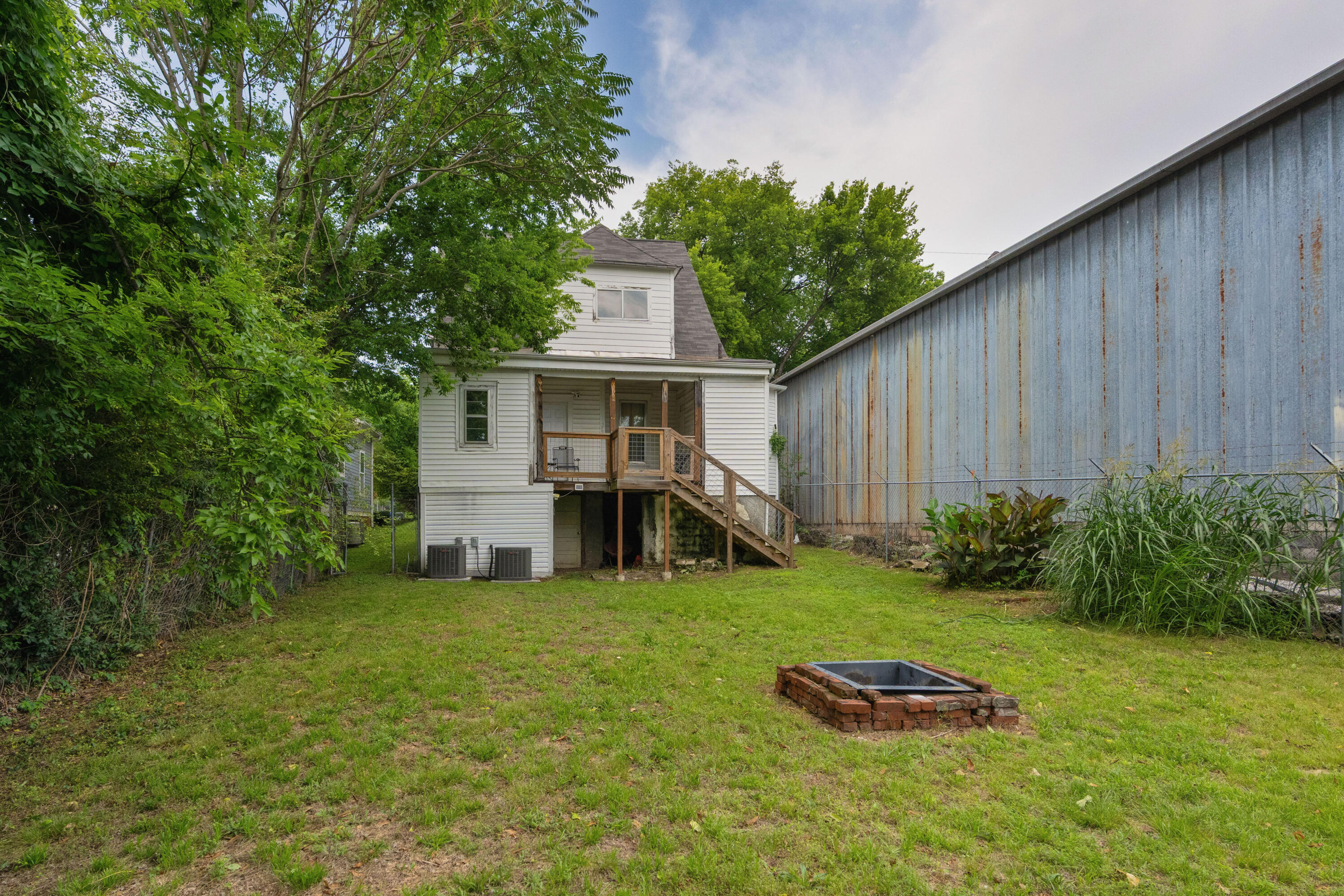 812 E 10th Street Property Photo 38