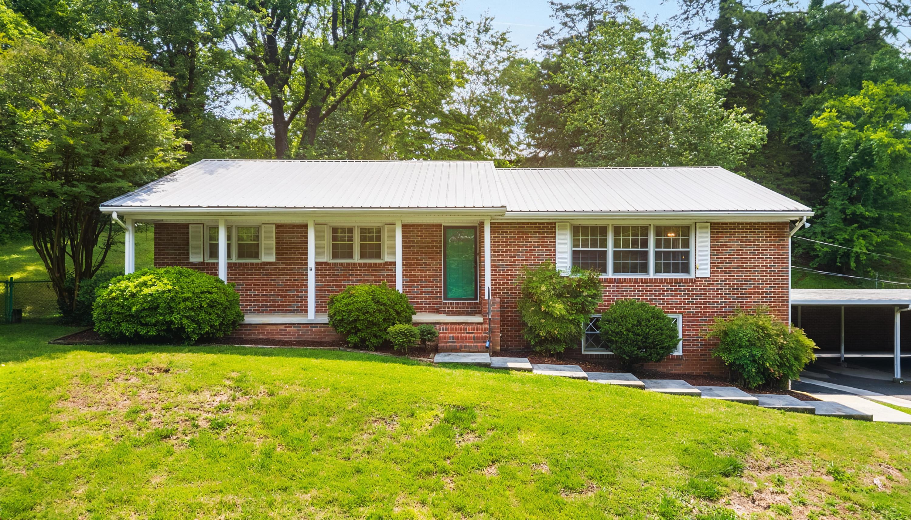 2802 Elm Drive NE