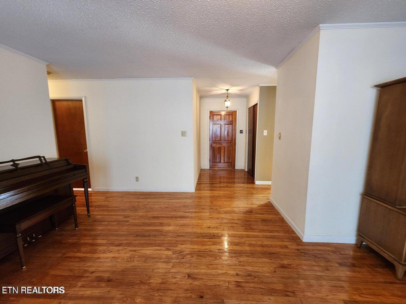 1506 Ridgeway Circle Property Photo 4