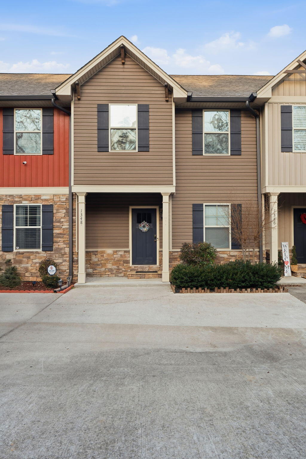 1348 Weeks Drive Ne Property Photo 1