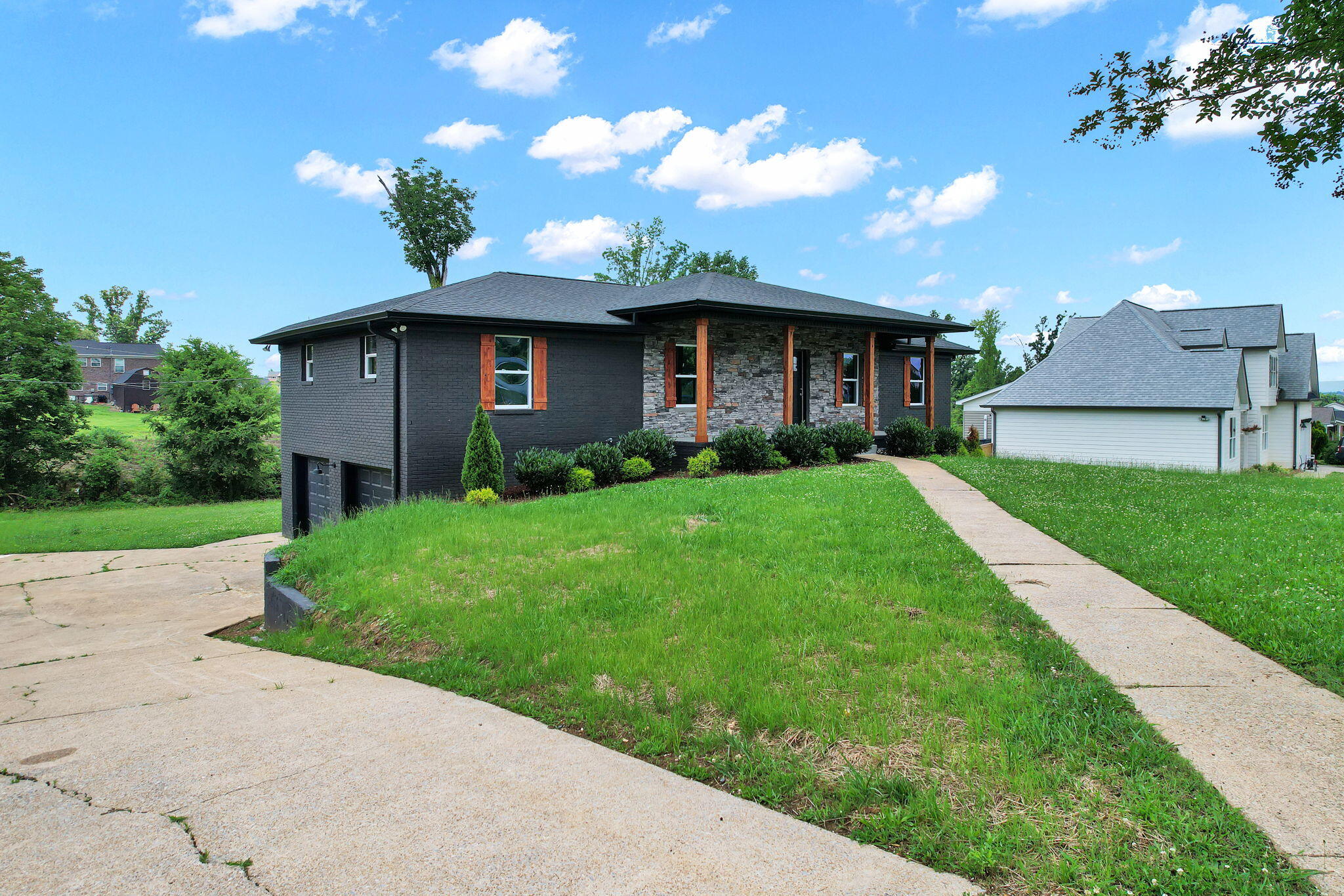 8164 Holly Crest Drive Property Photo 3