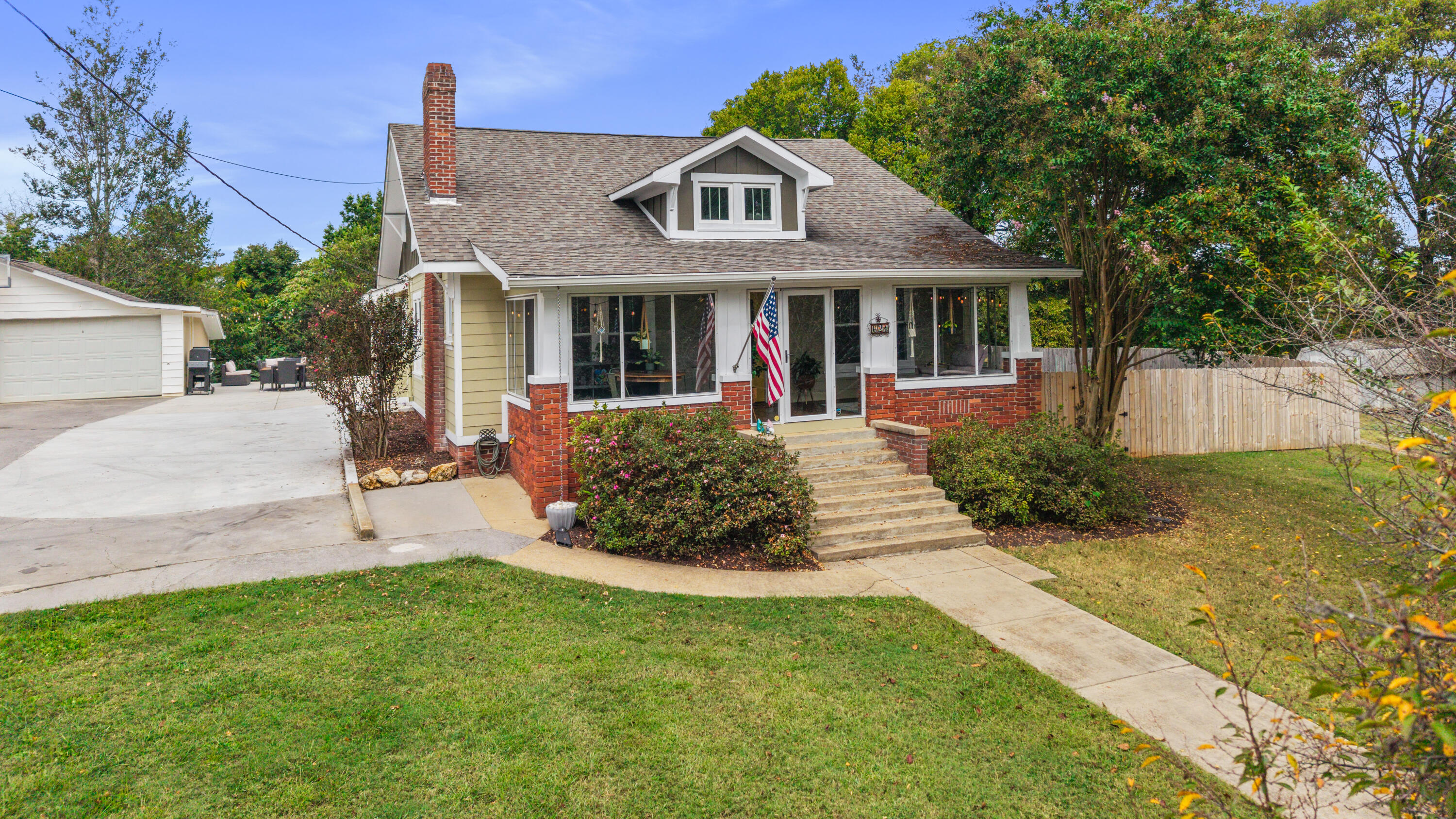 621 Highland Avenue Nw Property Photo 1