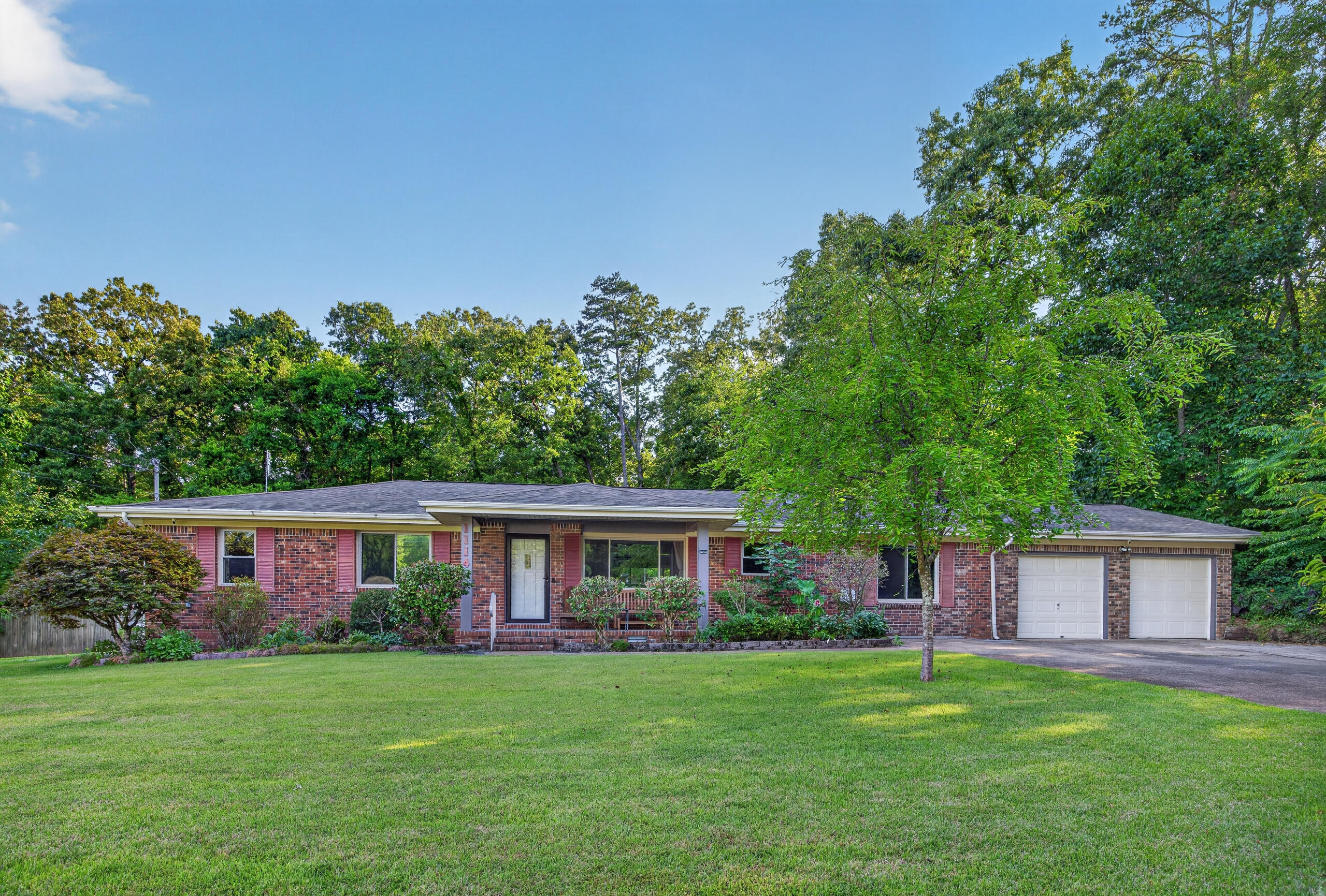 1114 Central Drive Property Photo 1