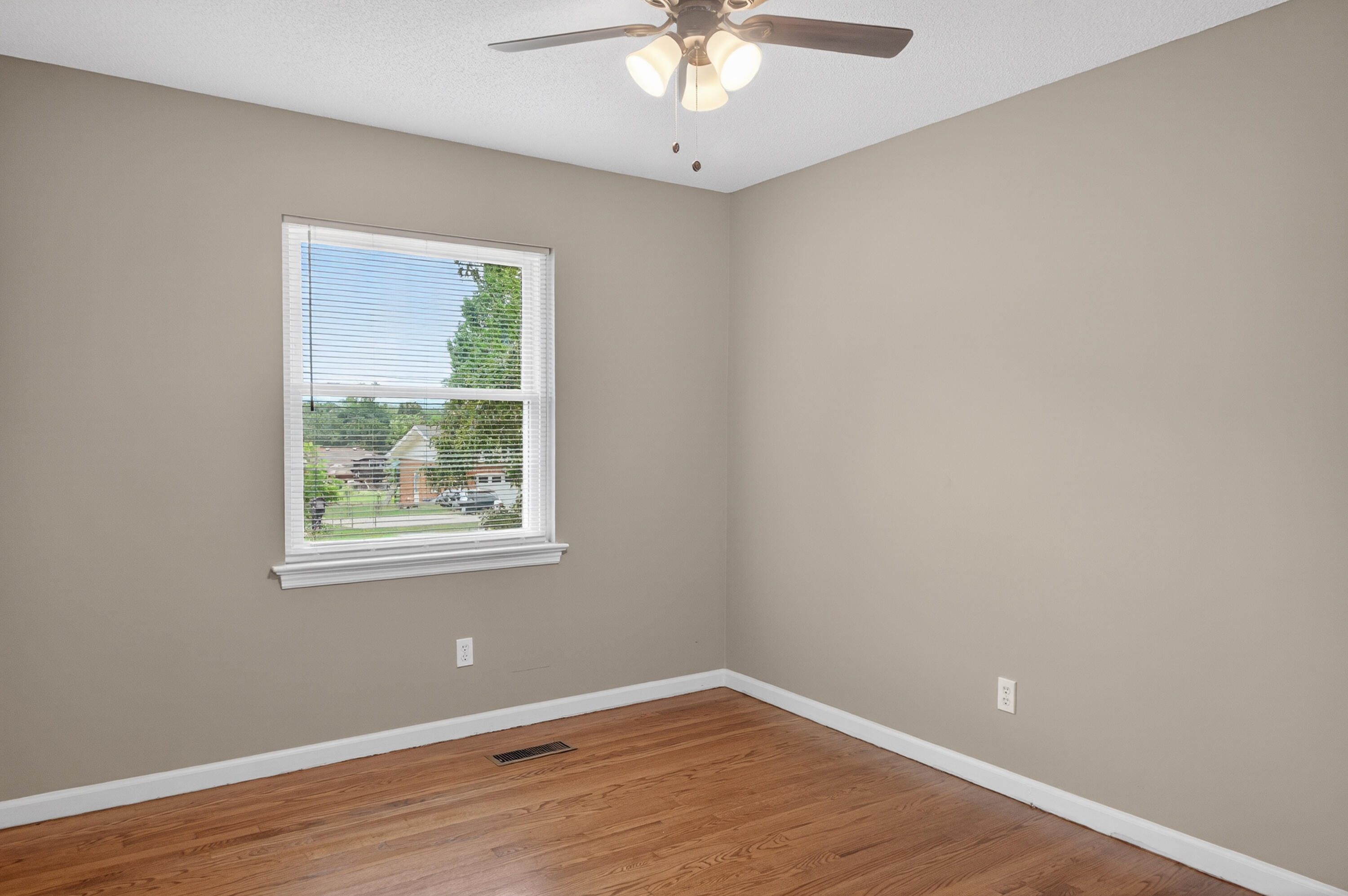1537394 Property Photo 33
