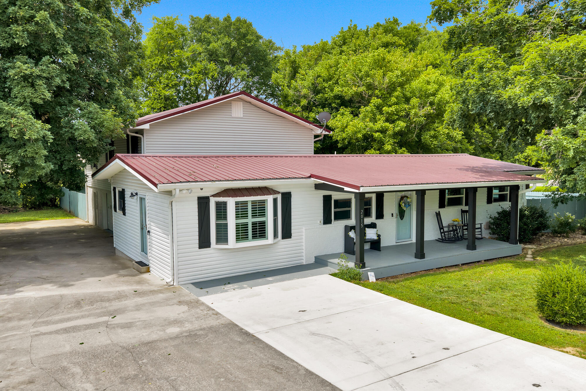 2015 Gregory Lane Nw Property Photo 1