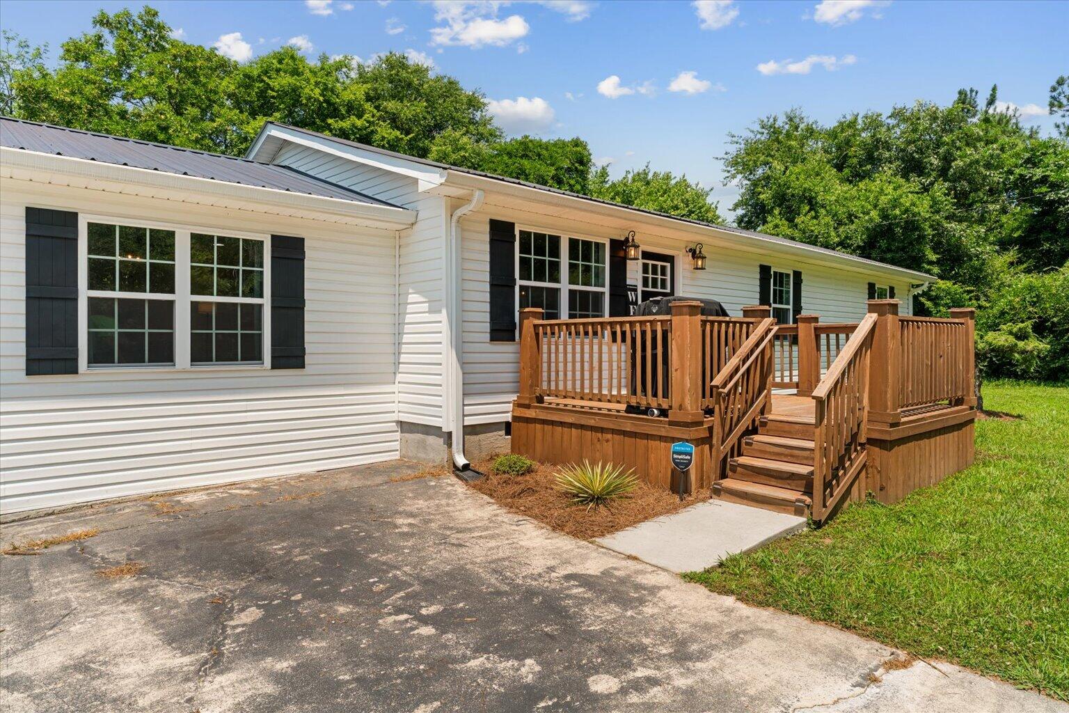 548 Corinth Road NE