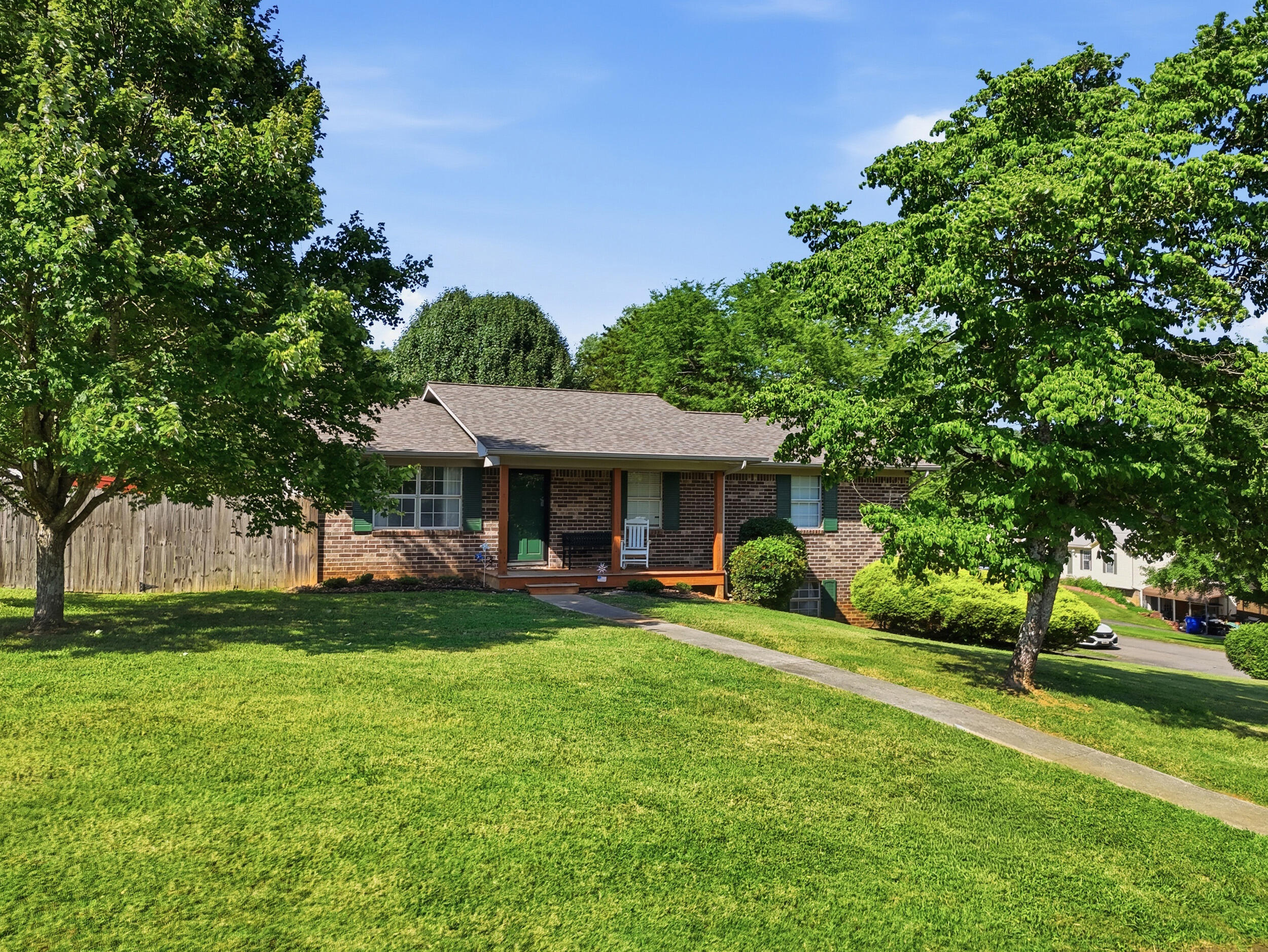 215 Mapleton Drive Nw Property Photo 4