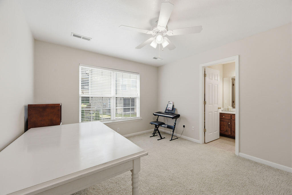 7 Windsor Lane Property Photo 33
