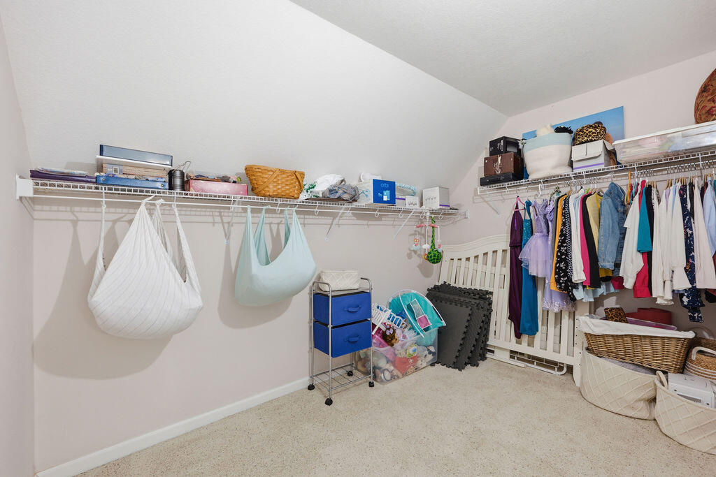 7 Windsor Lane Property Photo 34