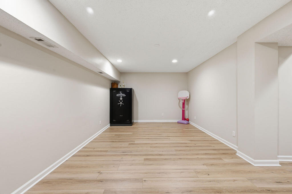 7 Windsor Lane Property Photo 41