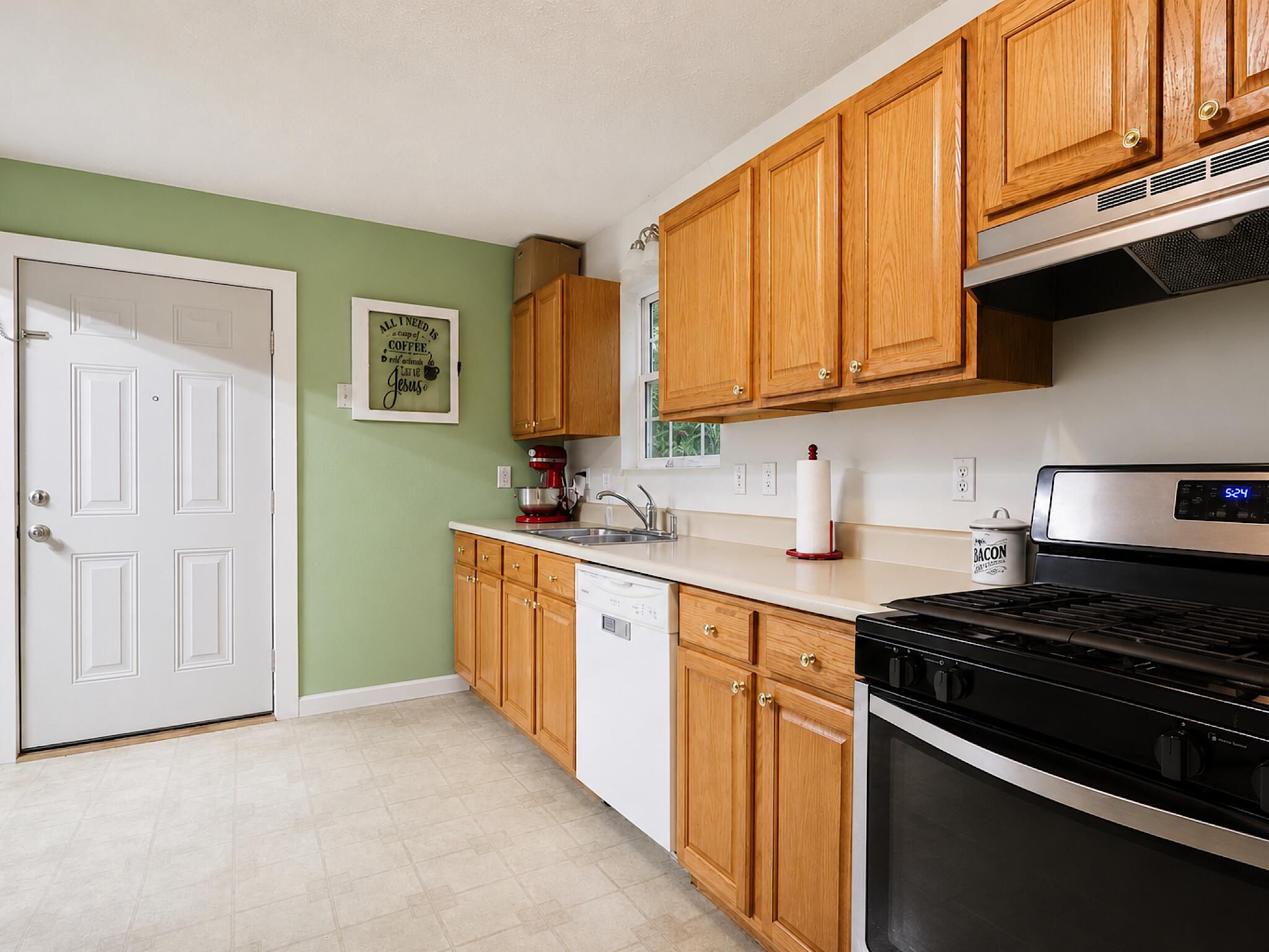 569 Ashley Lane Property Photo 7