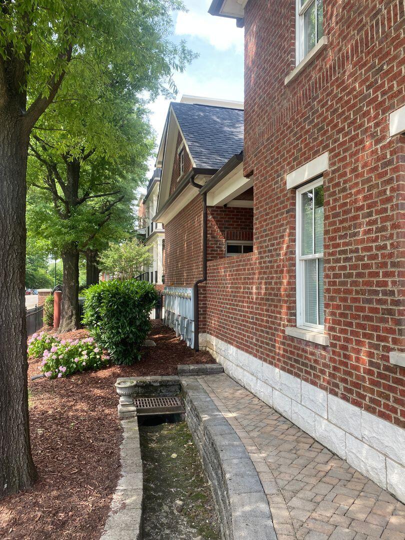 105 E 03rd Street Property Photo 7