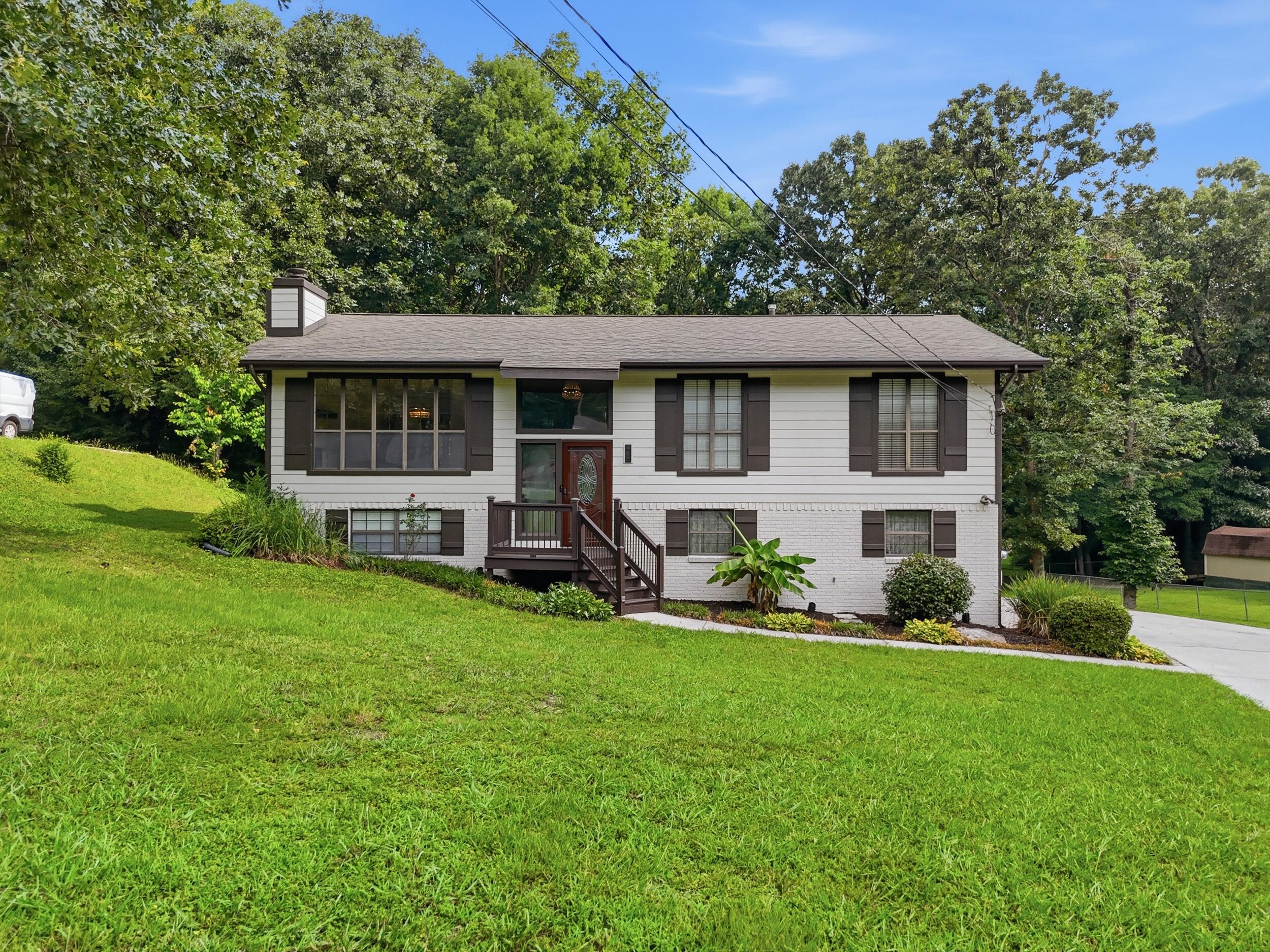 5033 Hunter Village Drive Property Photo 1