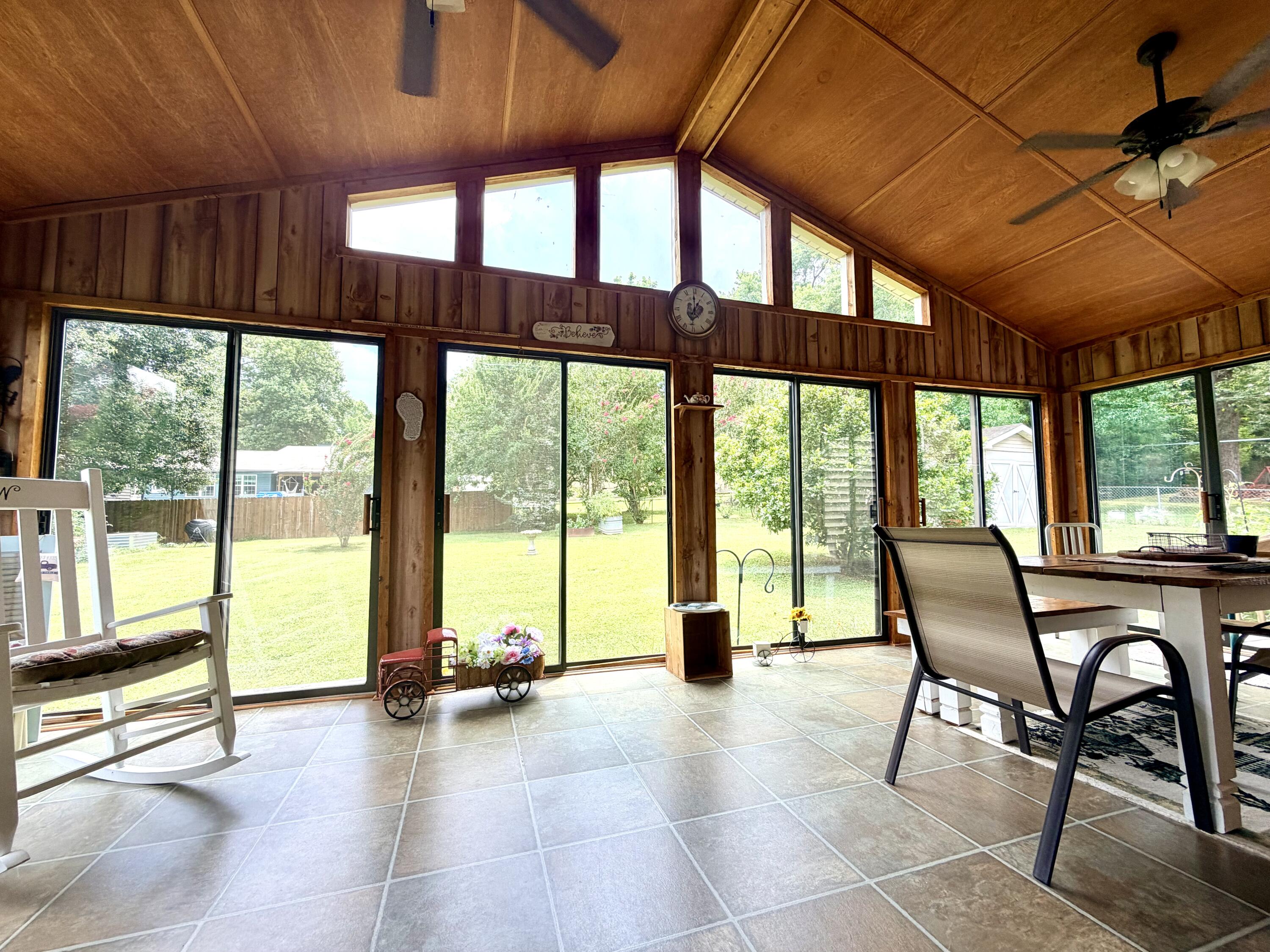 178 Meadow Green Drive Property Photo 2
