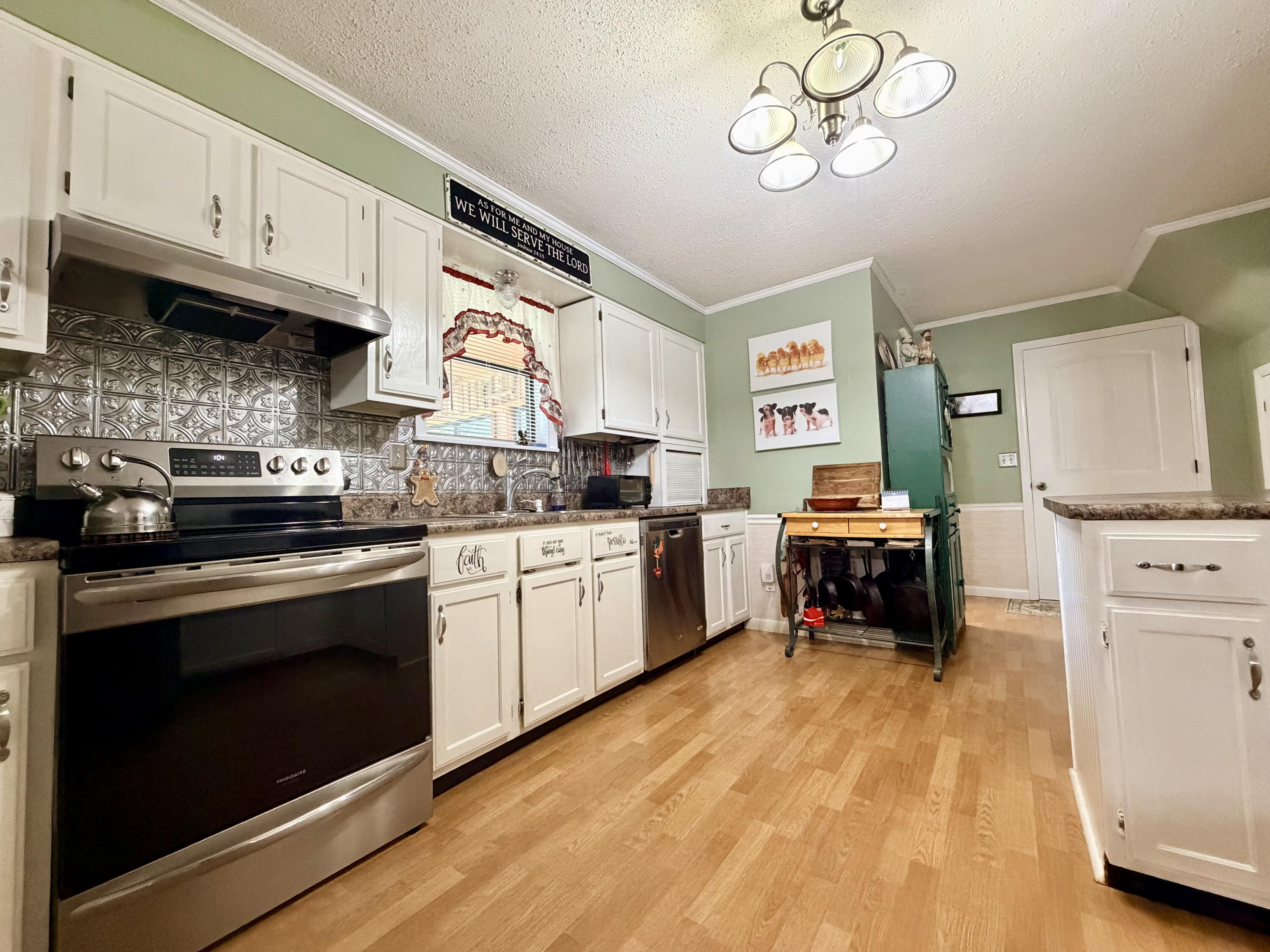 178 Meadow Green Drive Property Photo 6