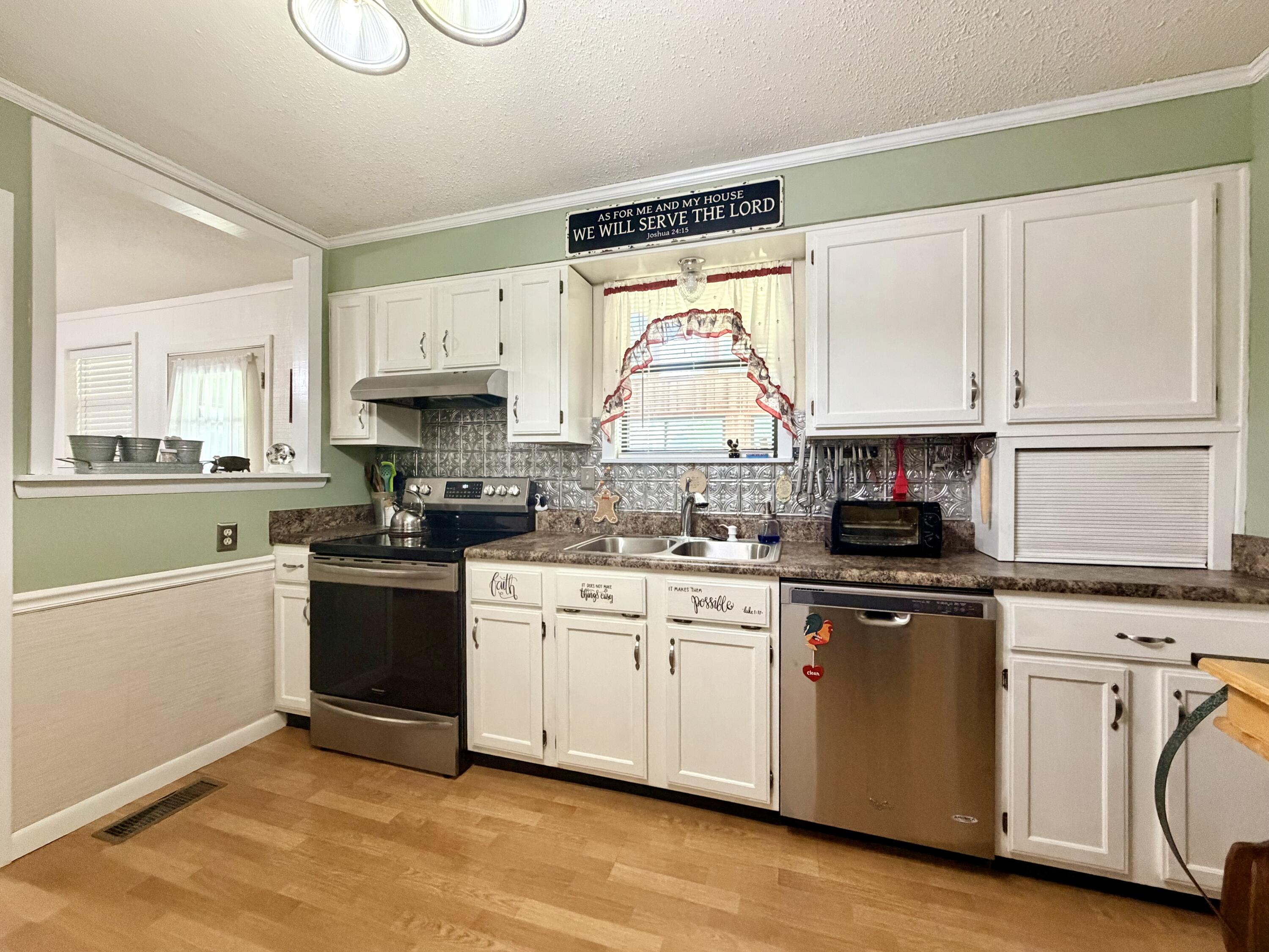 178 Meadow Green Drive Property Photo 8