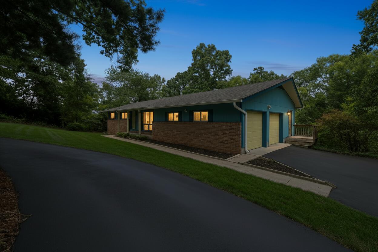 4526 Cloverdale Loop Property Photo 4