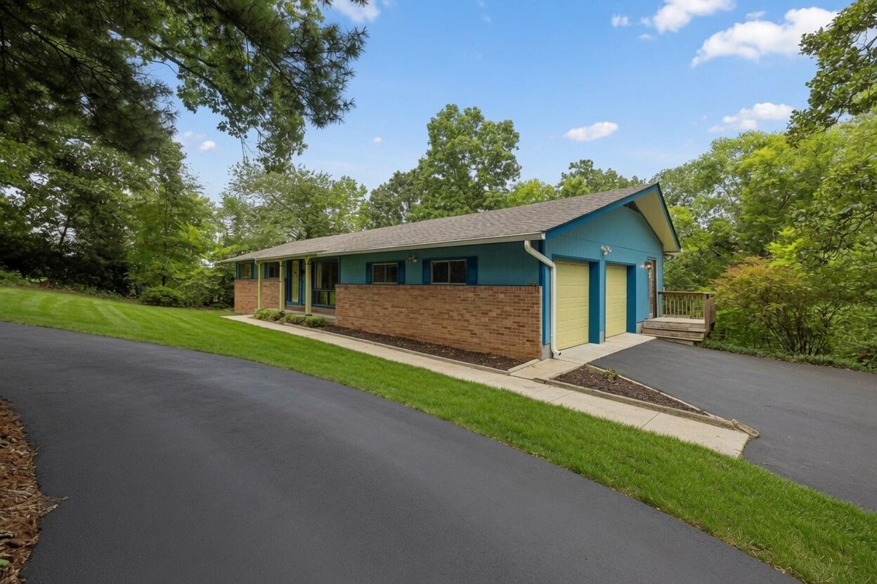4526 Cloverdale Loop Property Photo 5