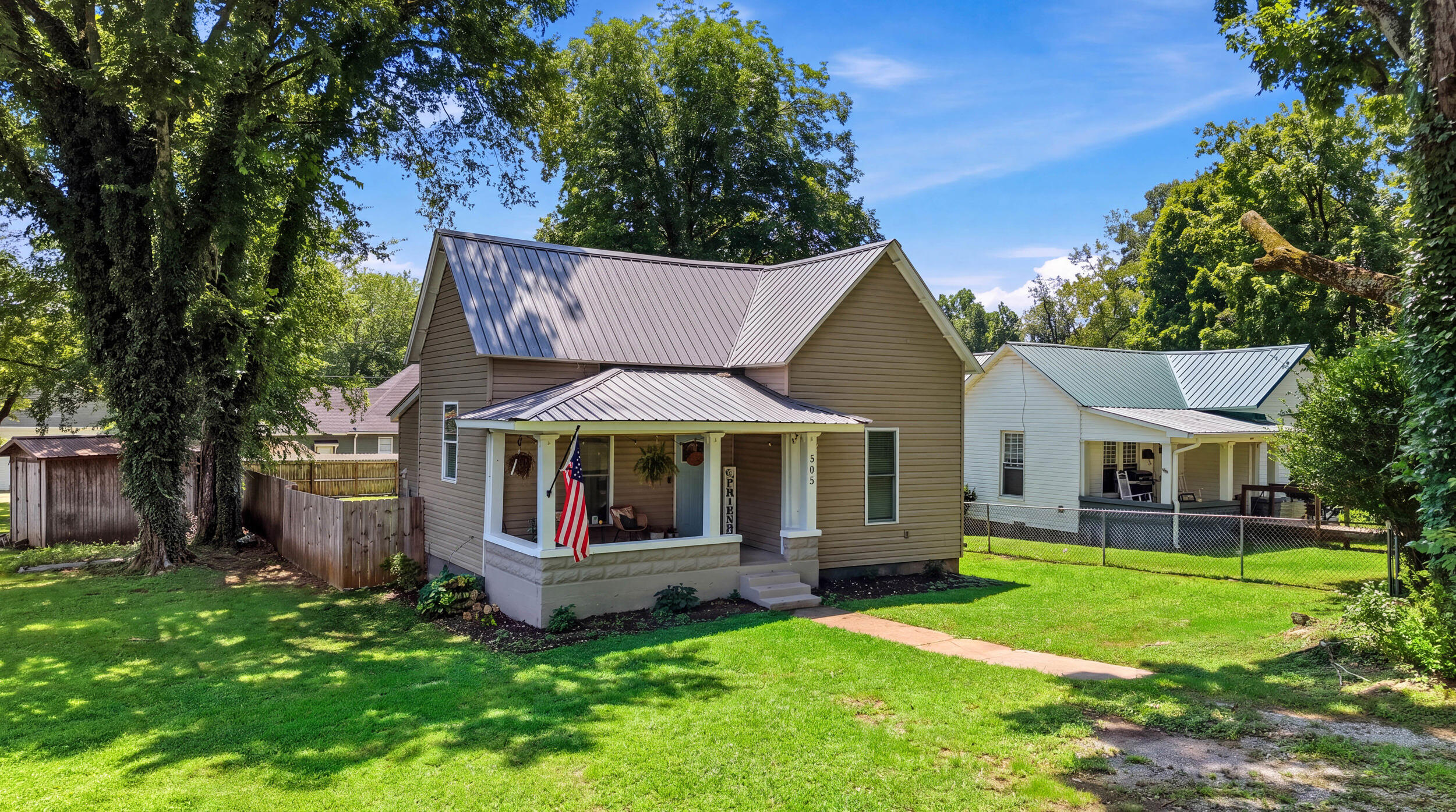 305 Pine Avenue Property Photo 1