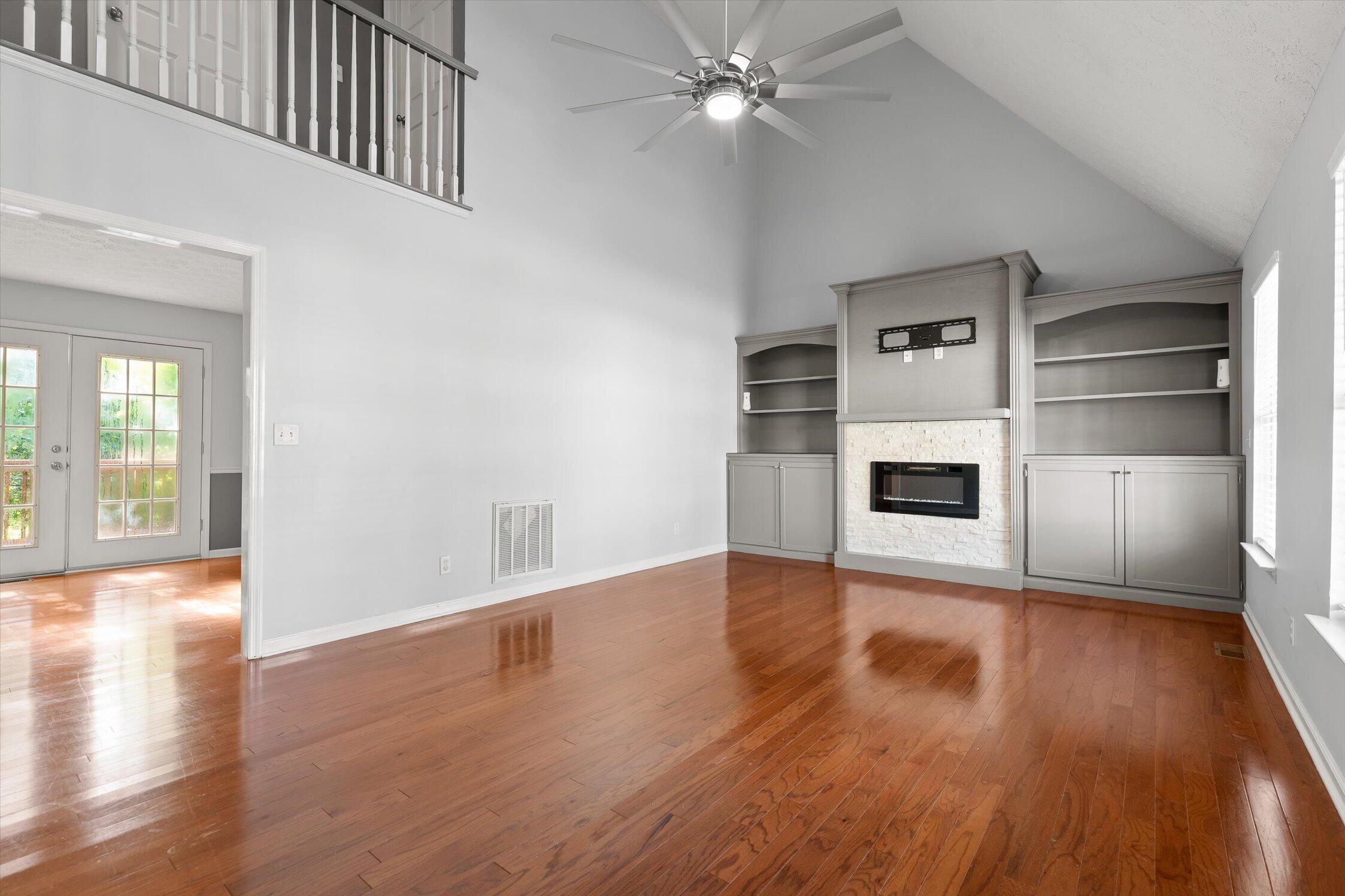 6955 Harvest Run Drive Property Photo 2