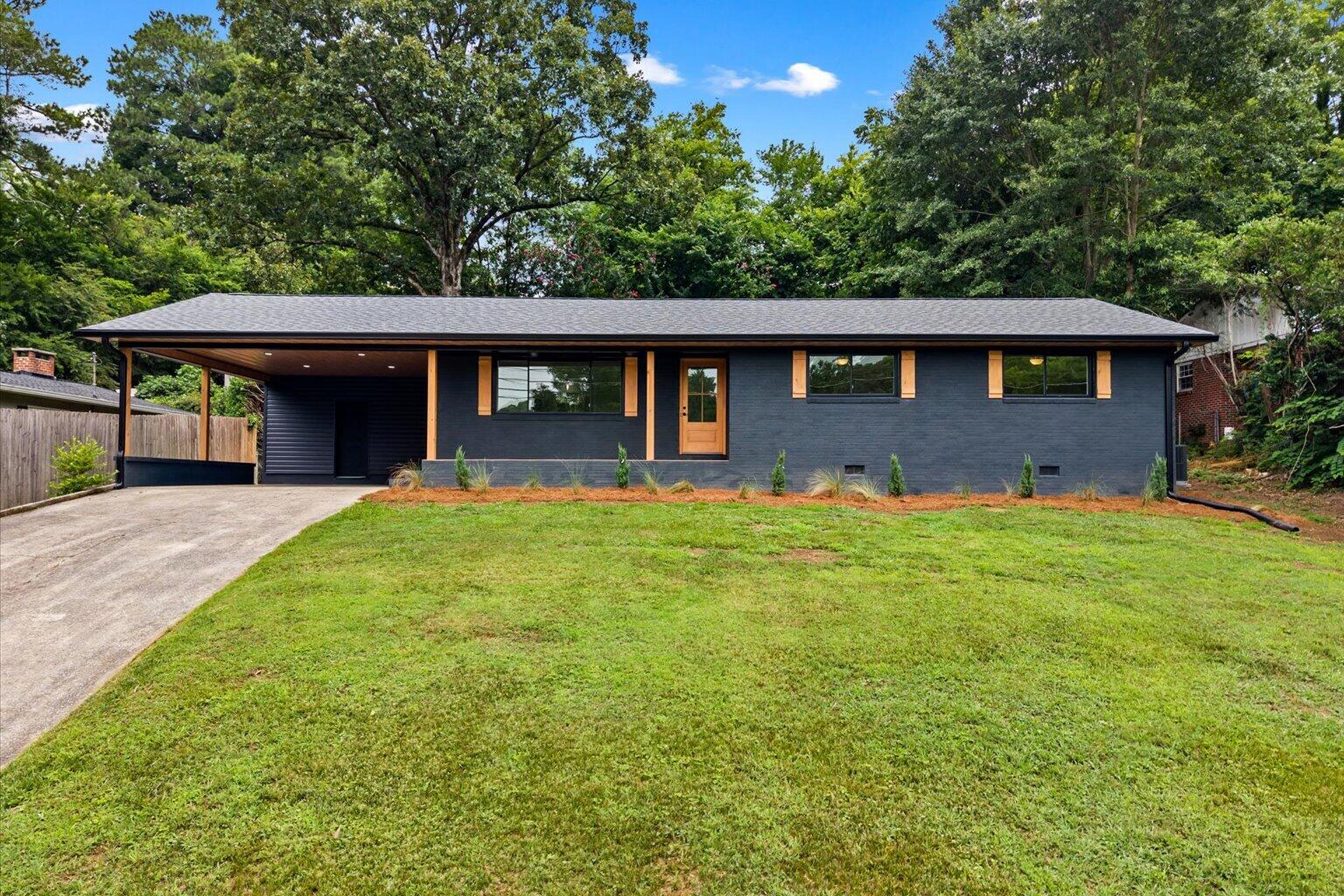 1400 Sherwood Drive Property Photo 1