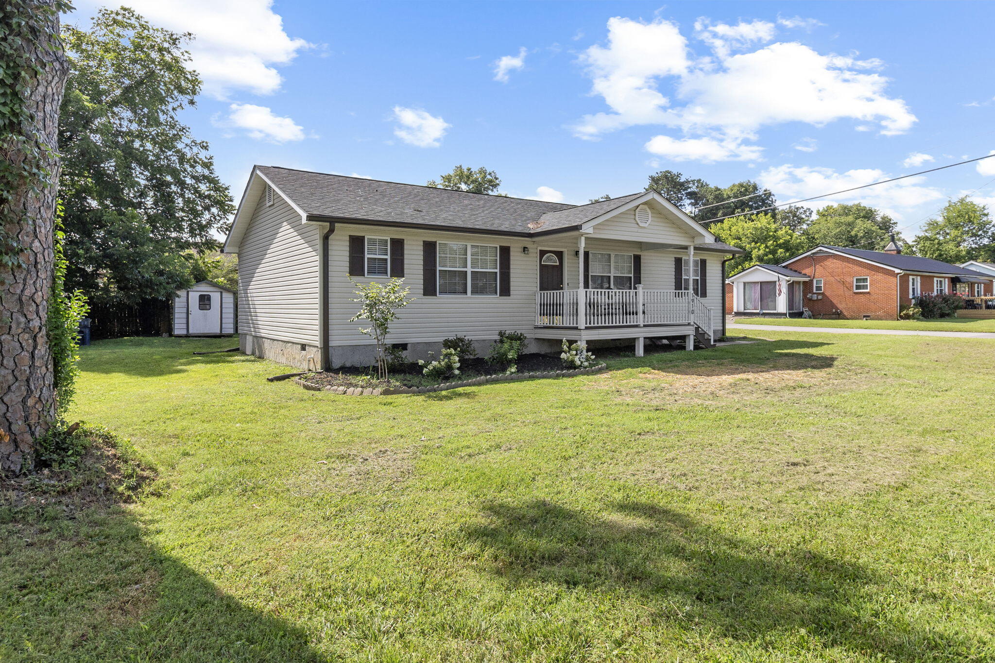 1910 Tombras Avenue Property Photo 3