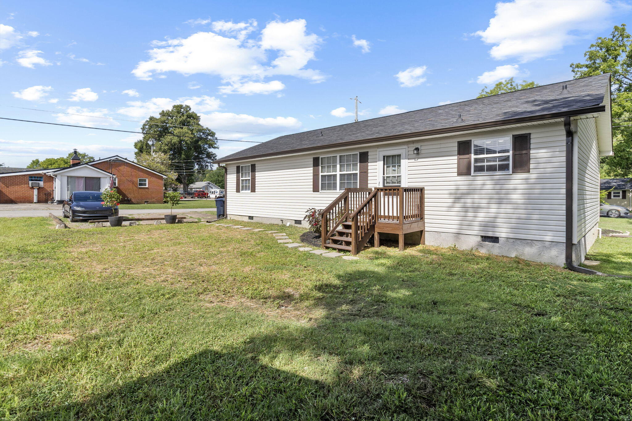 1910 Tombras Avenue Property Photo 38