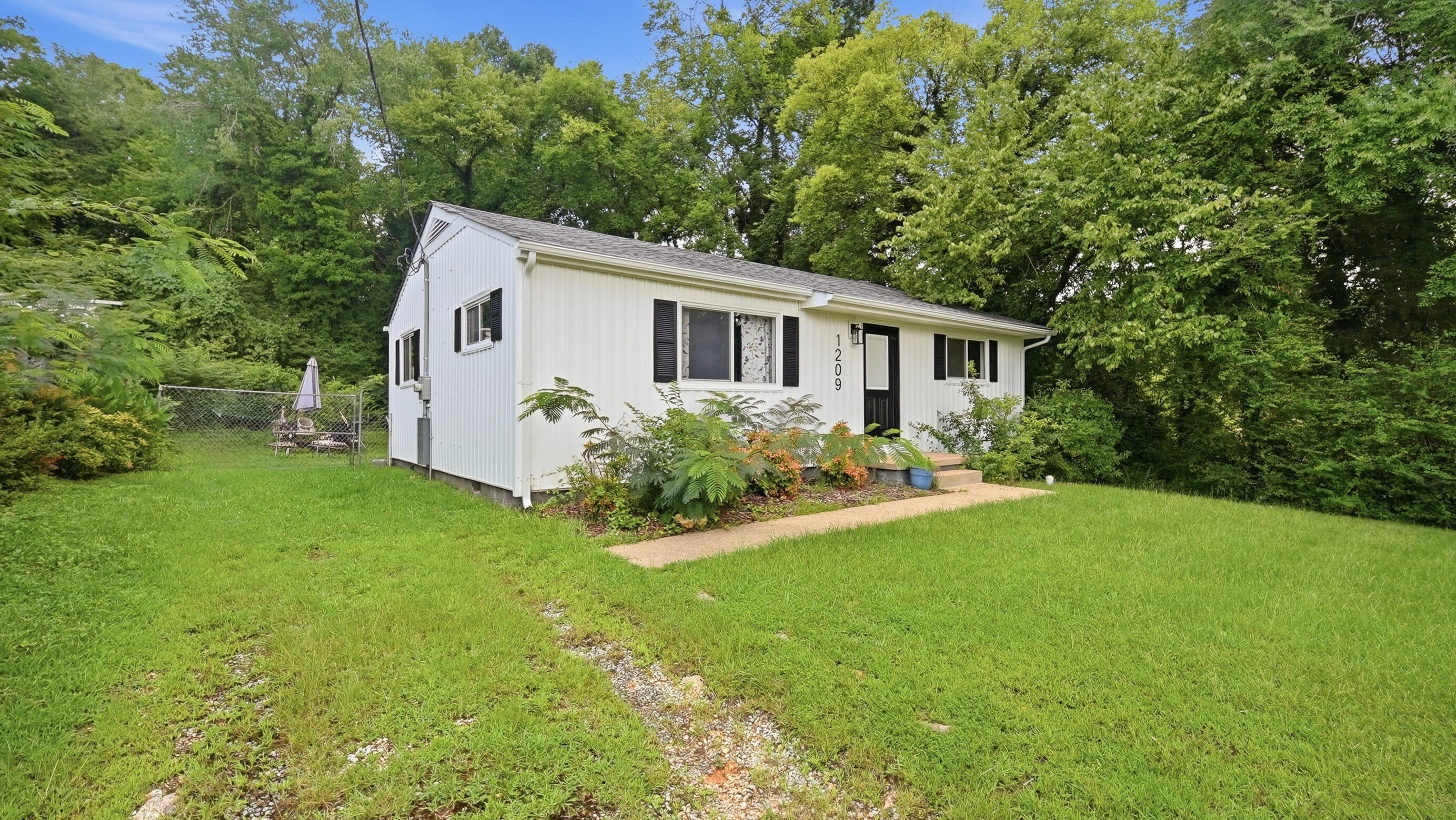 1209 Jarvis Avenue Property Photo 2