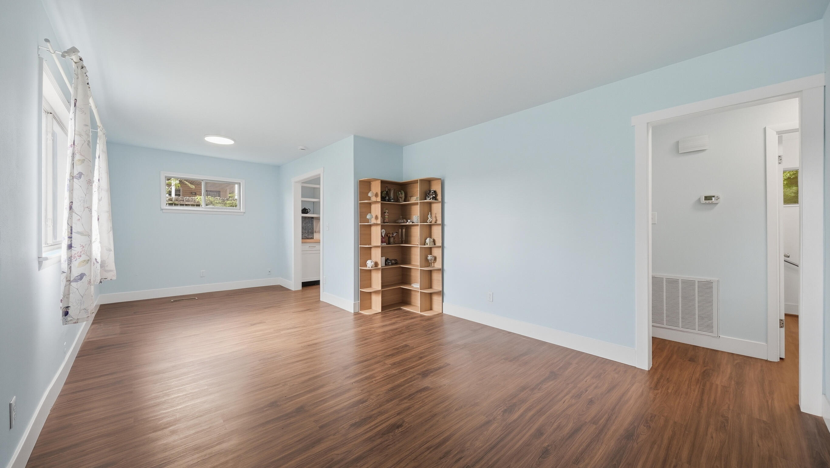 1209 Jarvis Avenue Property Photo 3