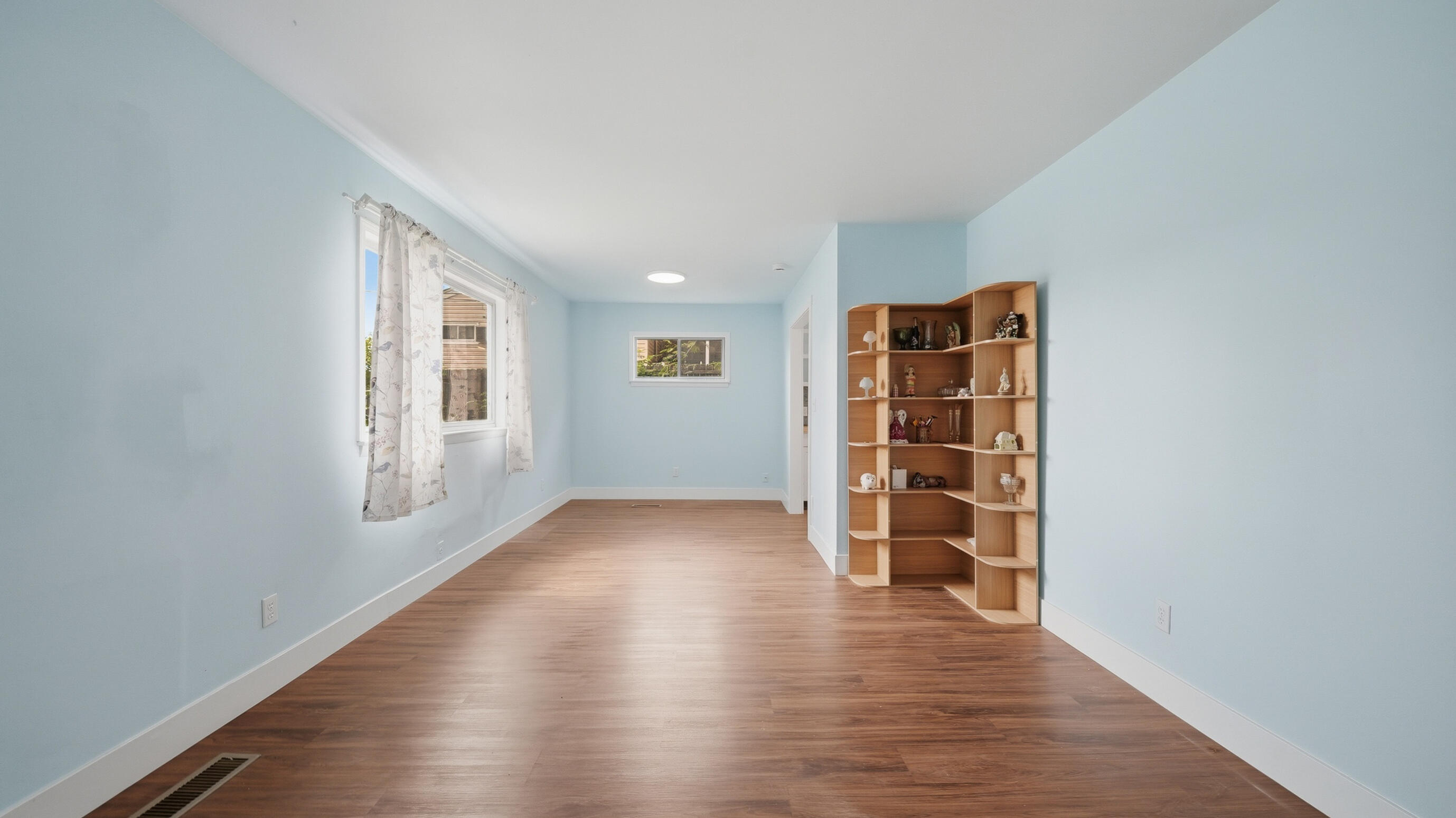 1209 Jarvis Avenue Property Photo 4