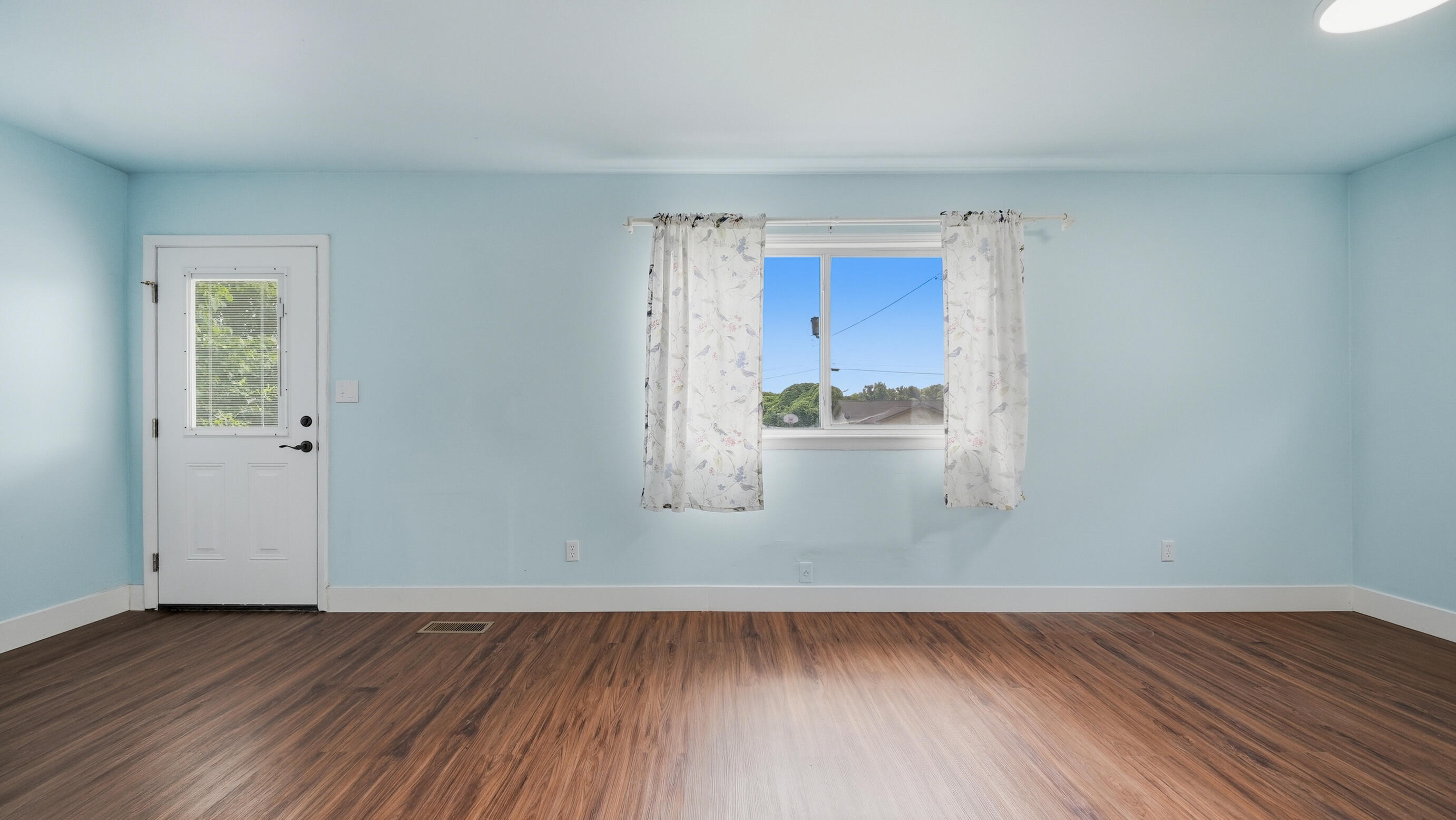 1209 Jarvis Avenue Property Photo 5