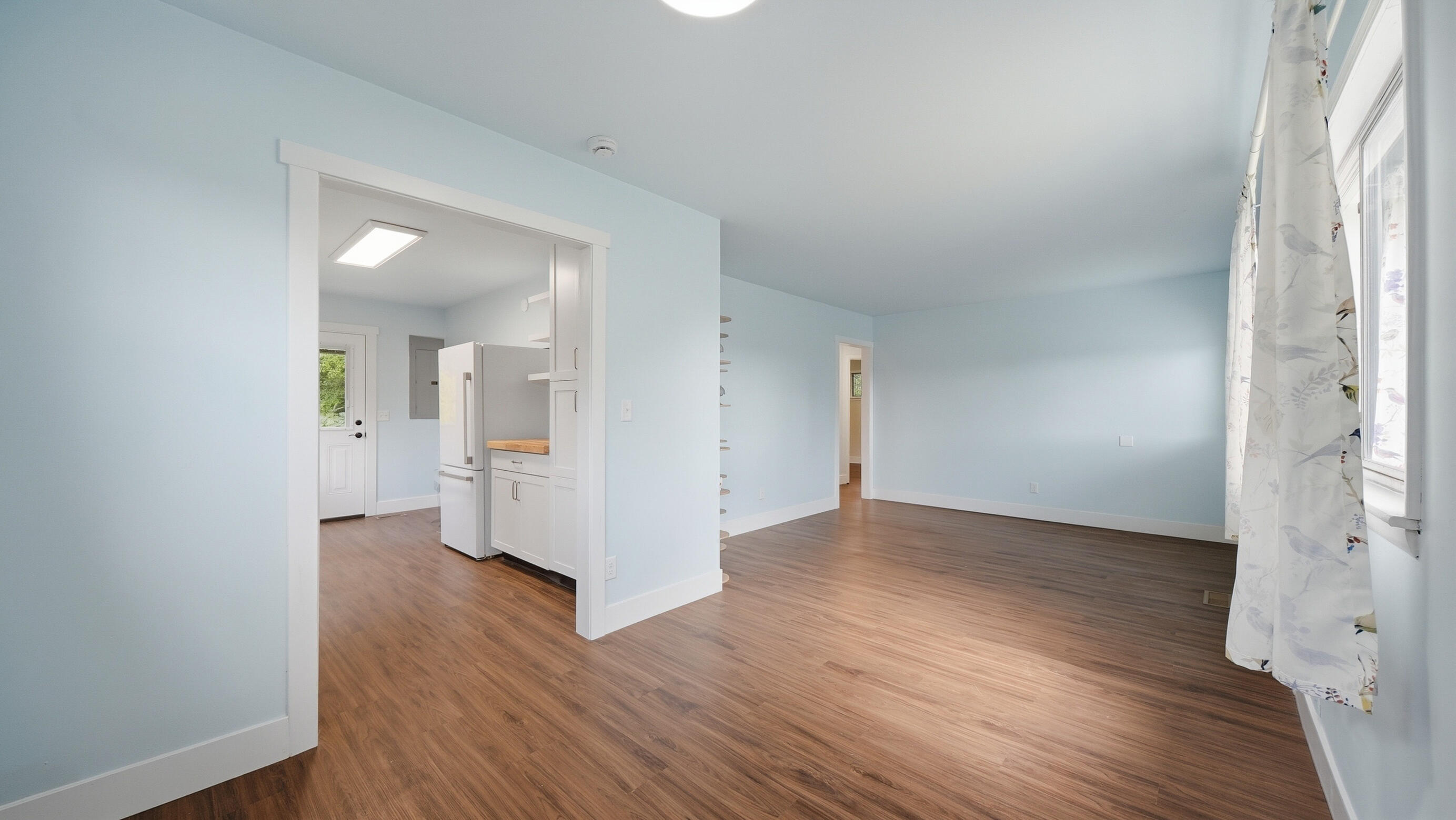 1209 Jarvis Avenue Property Photo 6