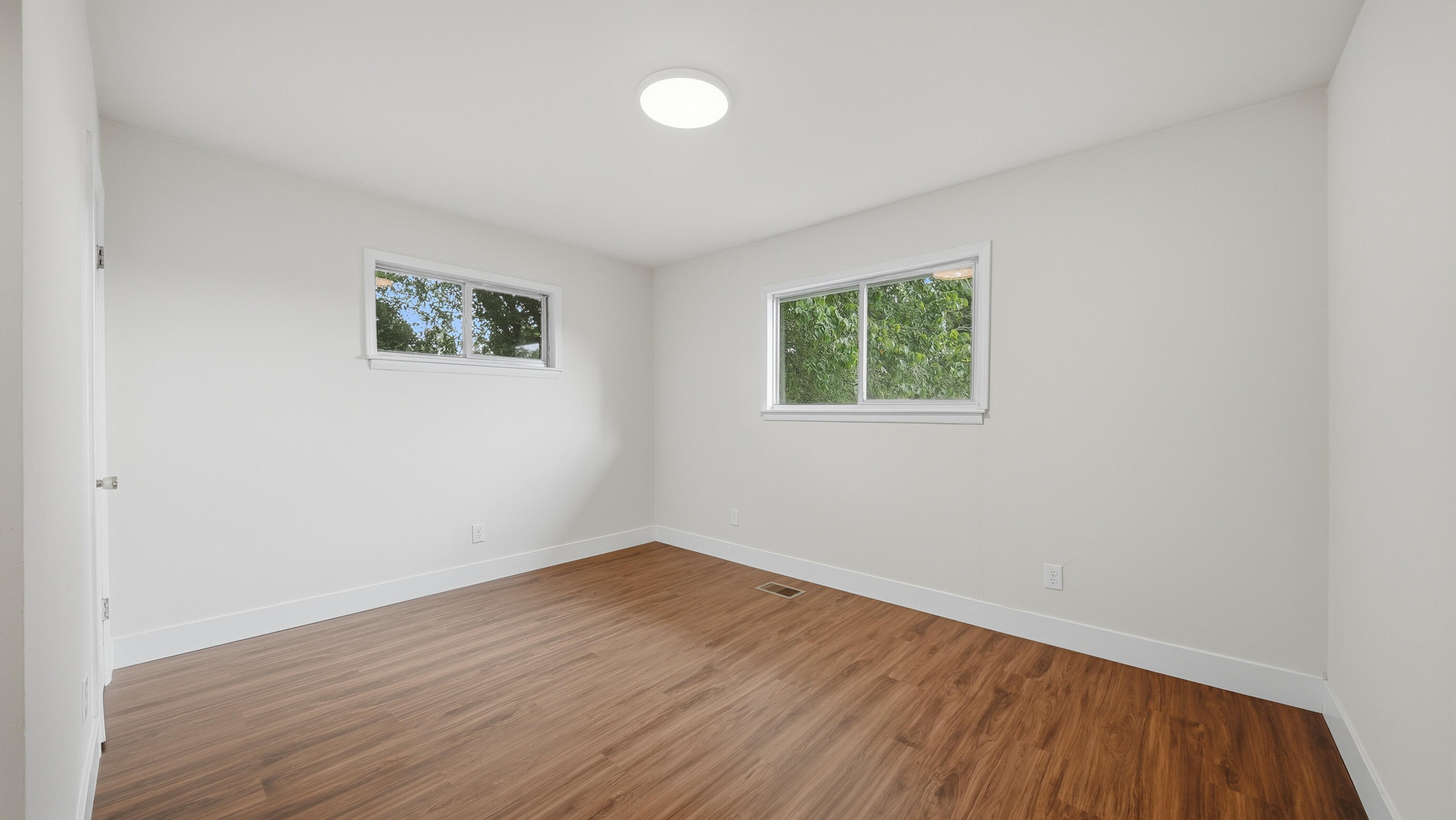 1209 Jarvis Avenue Property Photo 13