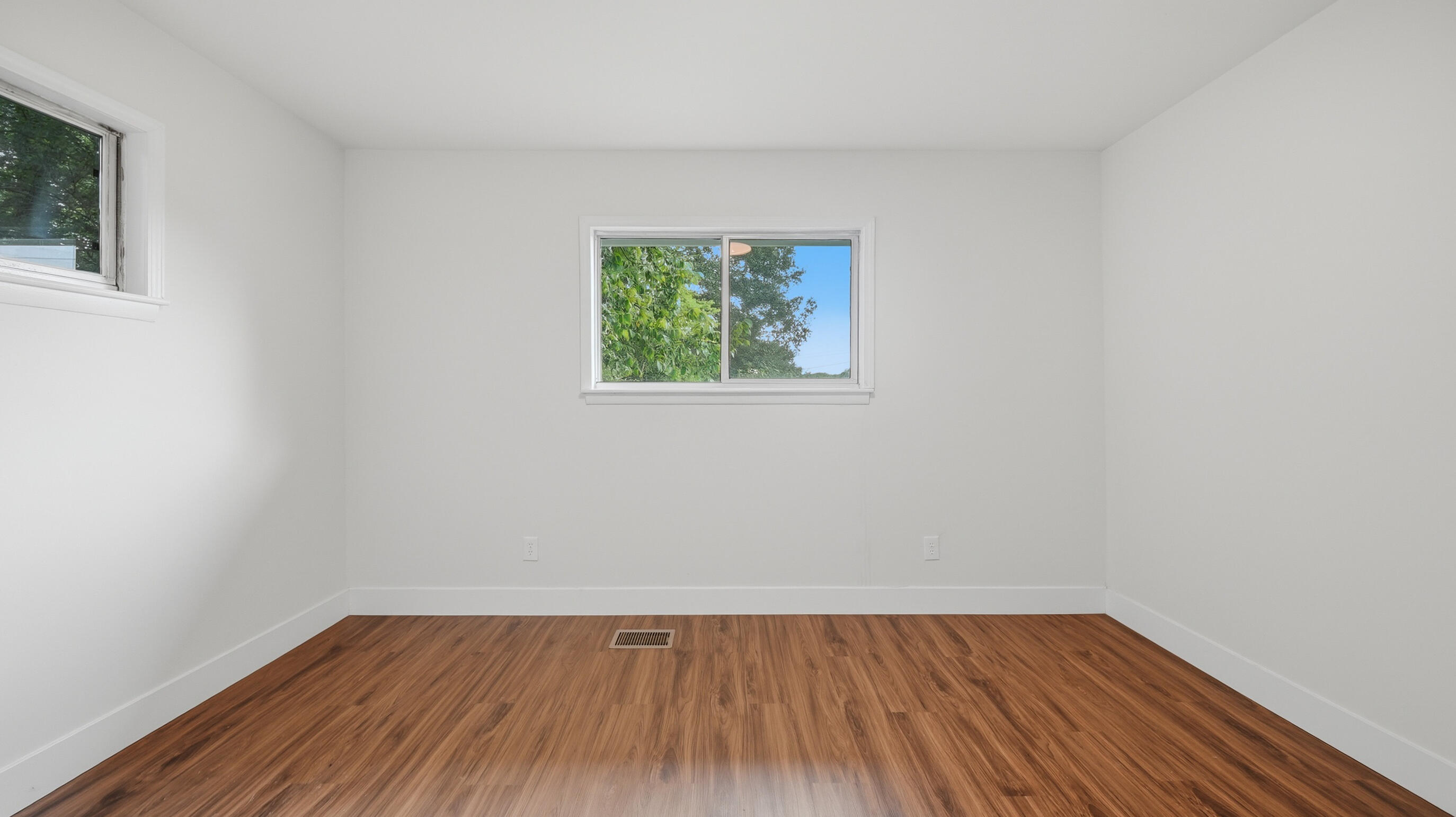 1209 Jarvis Avenue Property Photo 14