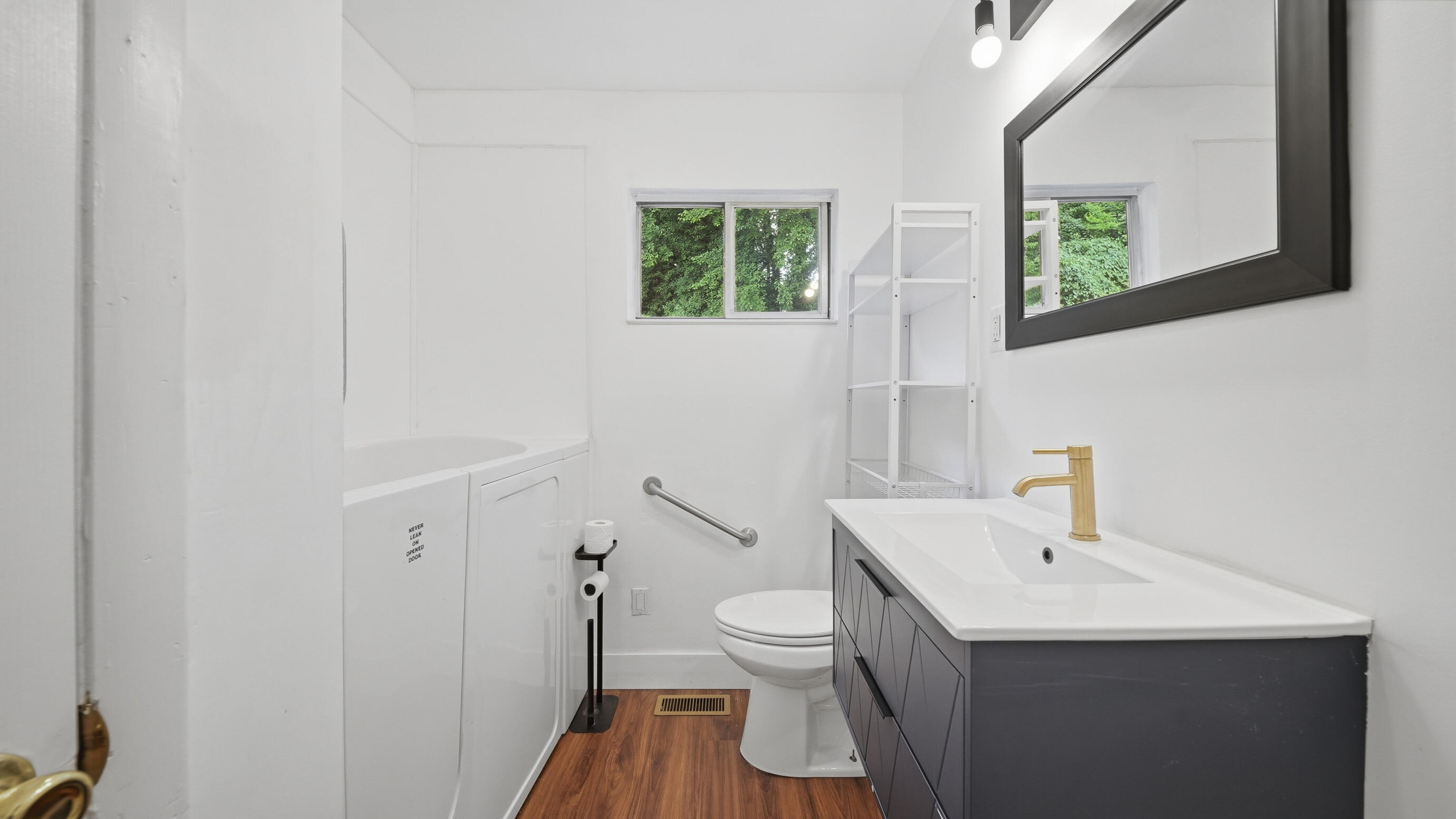 1209 Jarvis Avenue Property Photo 15