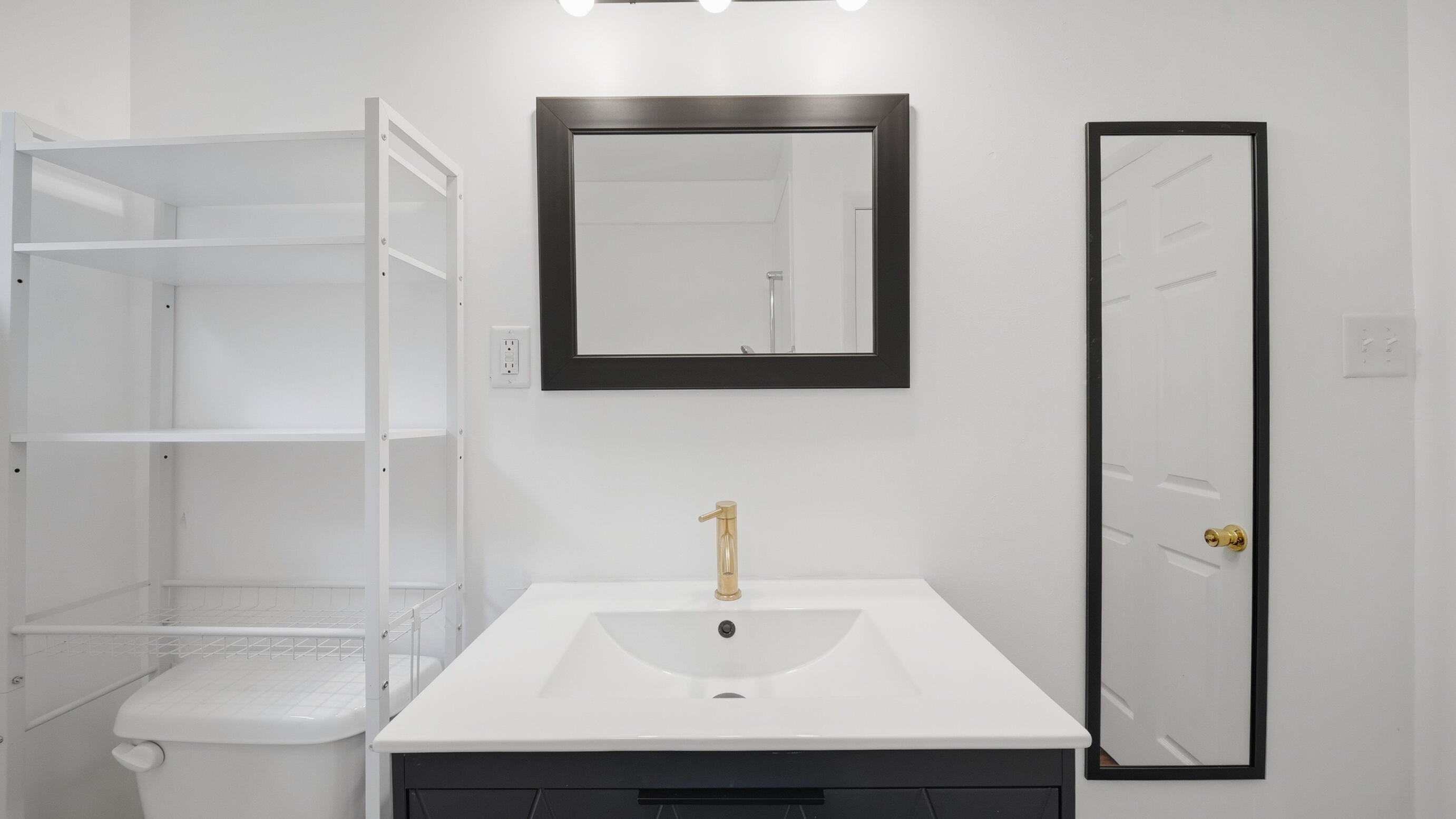 1209 Jarvis Avenue Property Photo 16