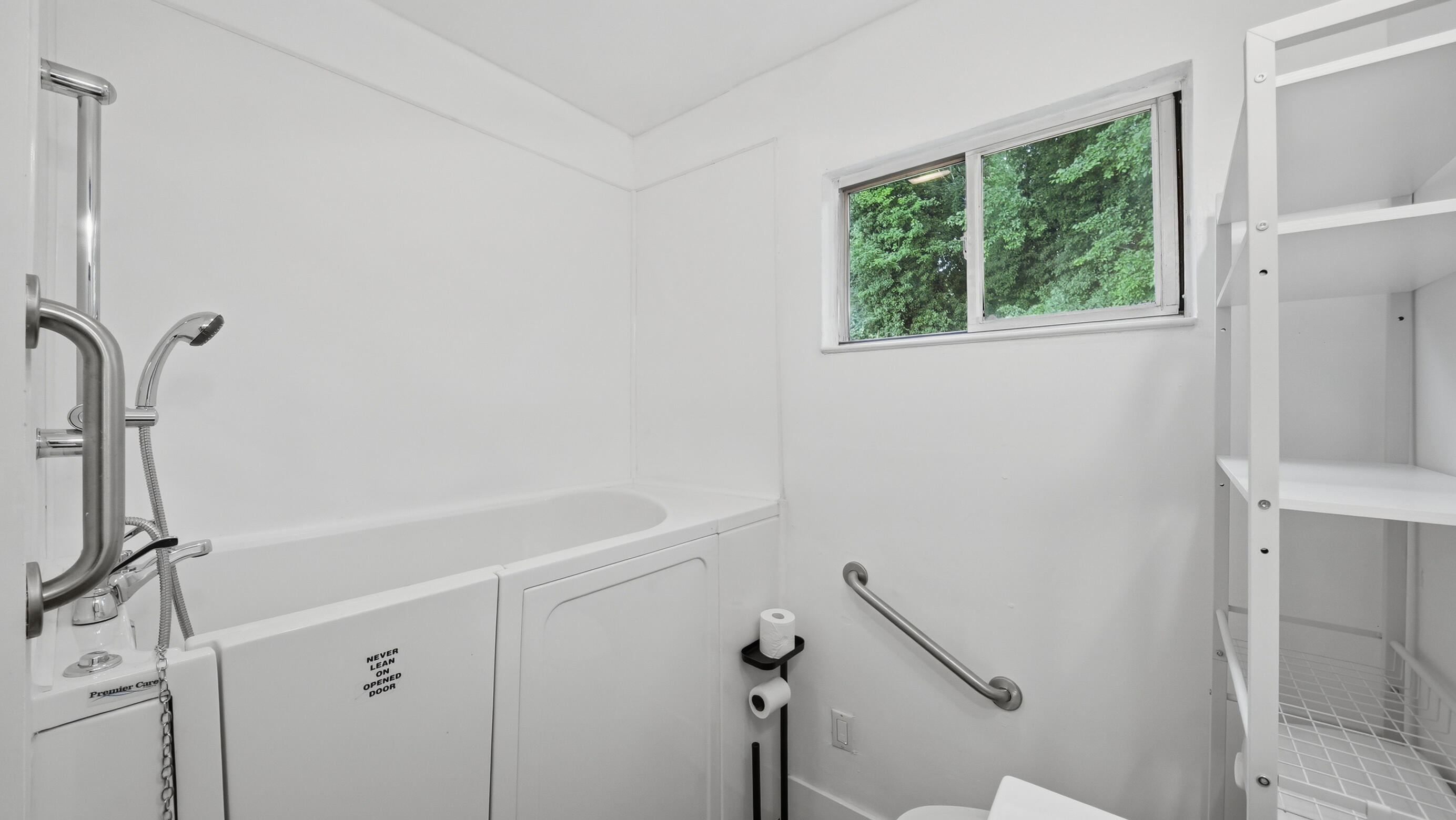1209 Jarvis Avenue Property Photo 17