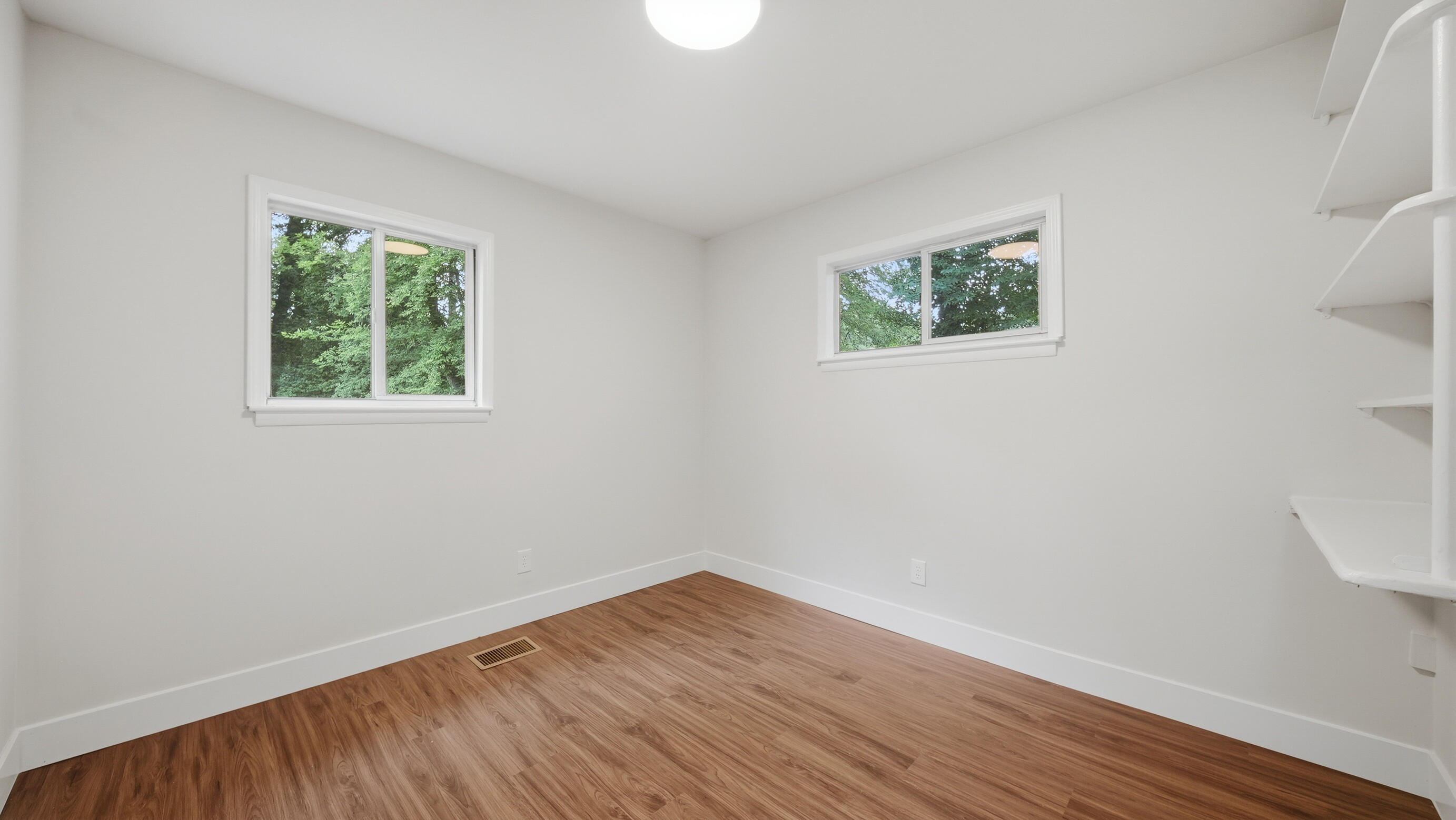 1209 Jarvis Avenue Property Photo 18