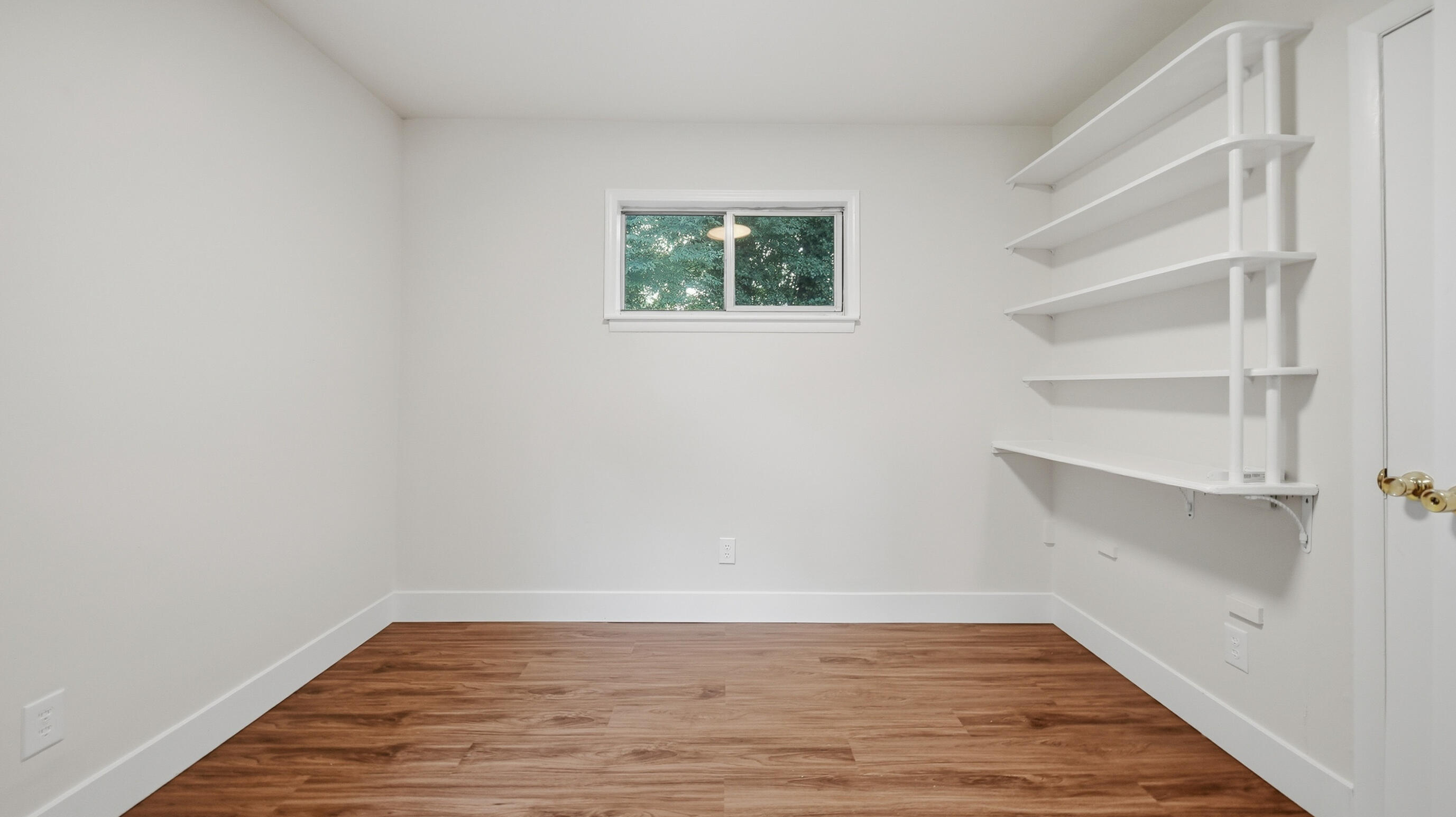 1209 Jarvis Avenue Property Photo 19