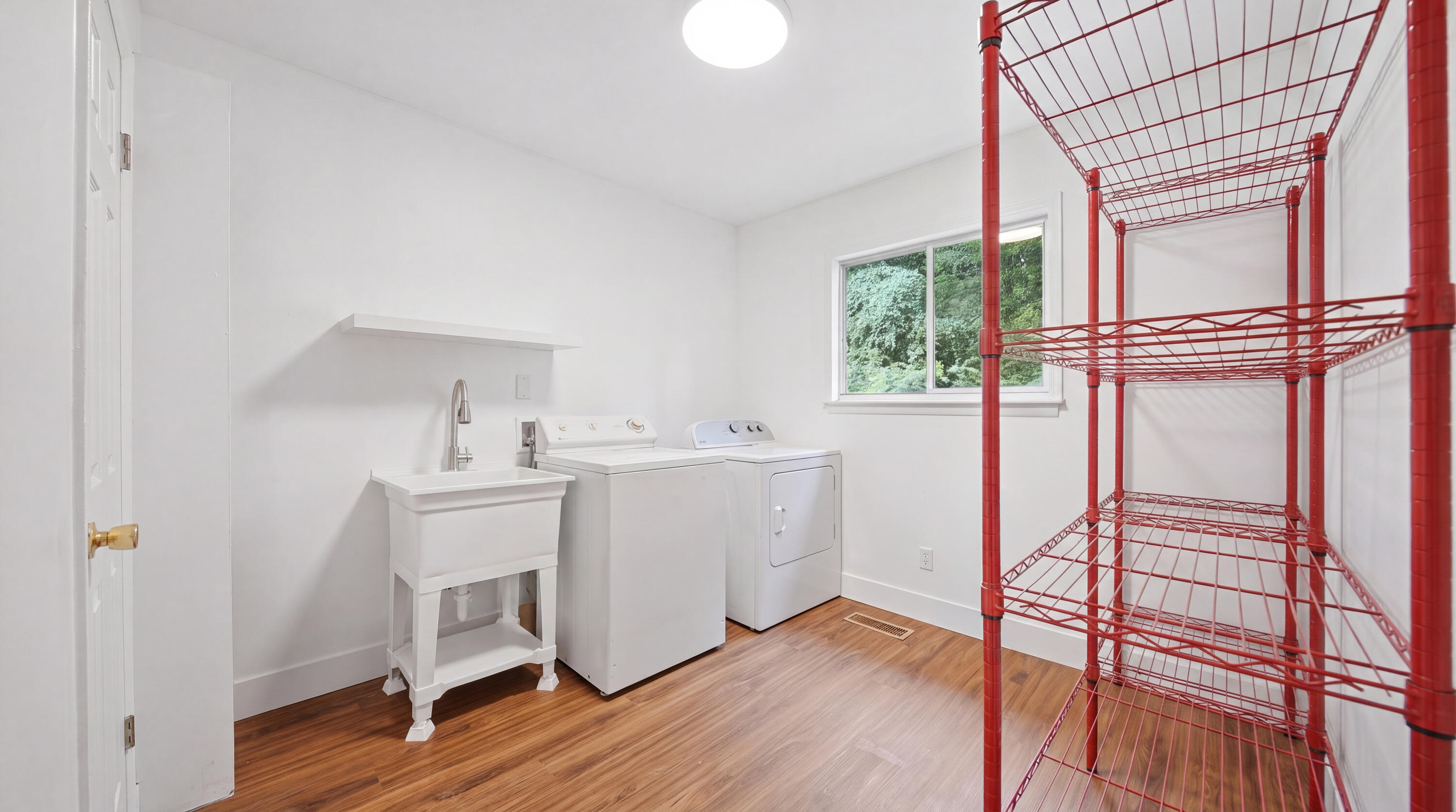 1209 Jarvis Avenue Property Photo 20
