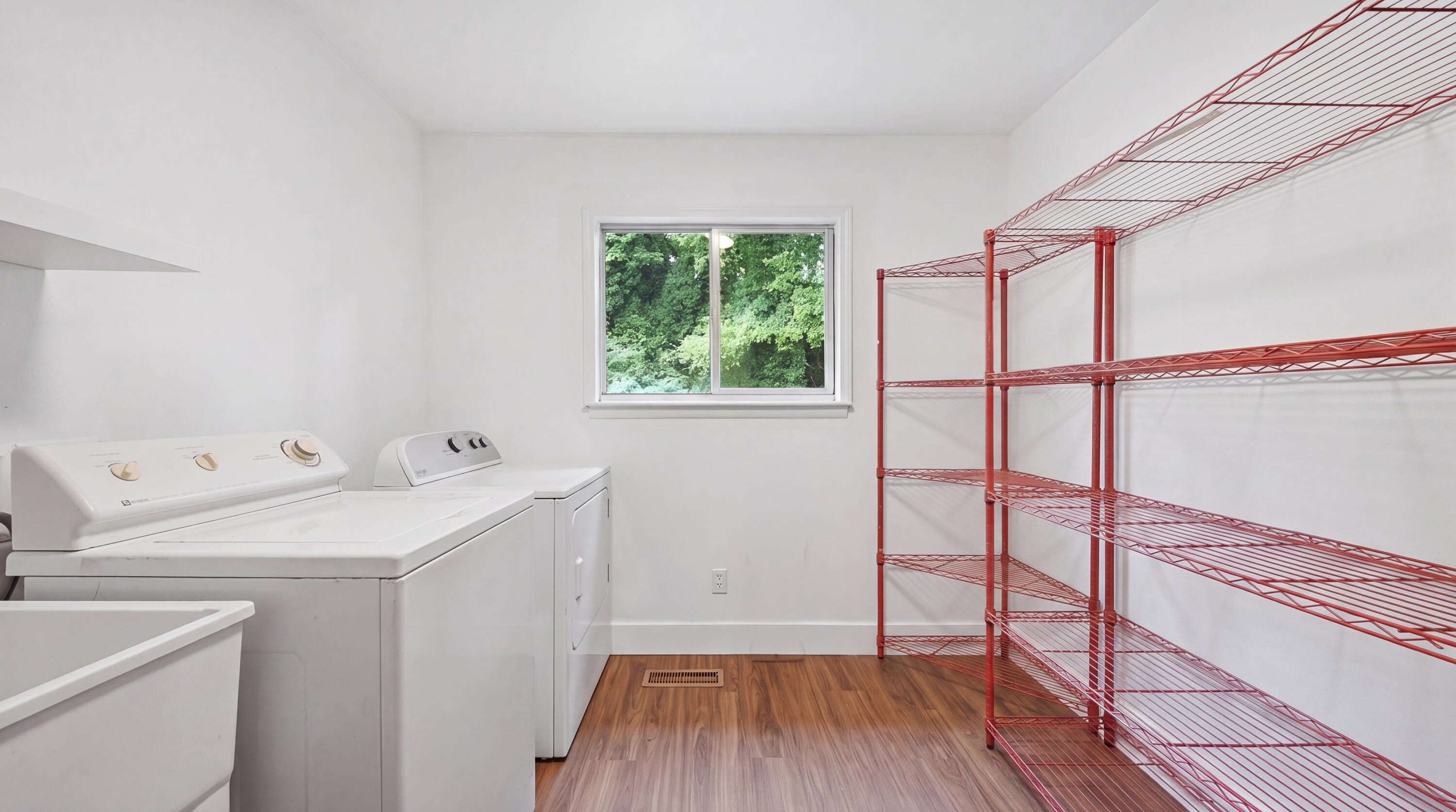 1209 Jarvis Avenue Property Photo 21