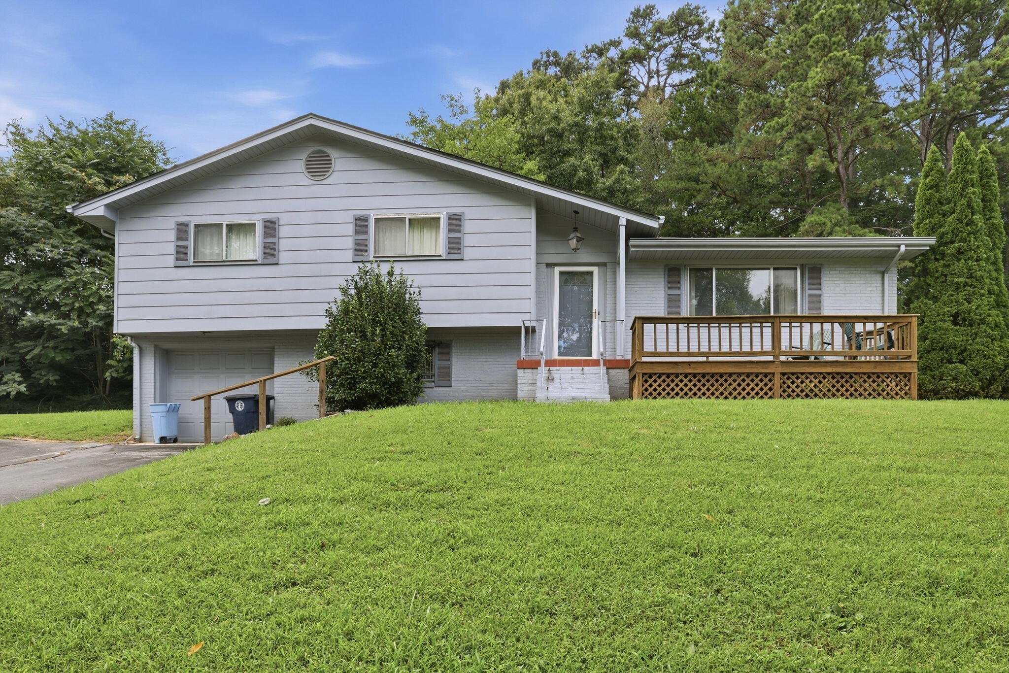 1127 Hillsboro Drive Property Photo 1