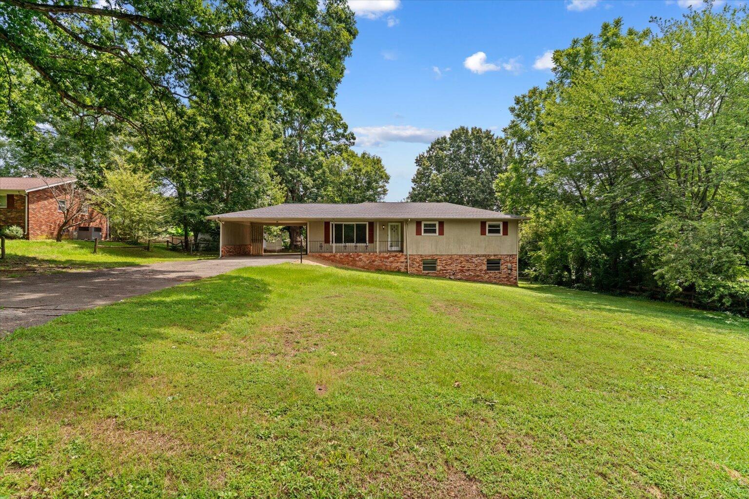 1907 Courtland Lane Property Photo 1